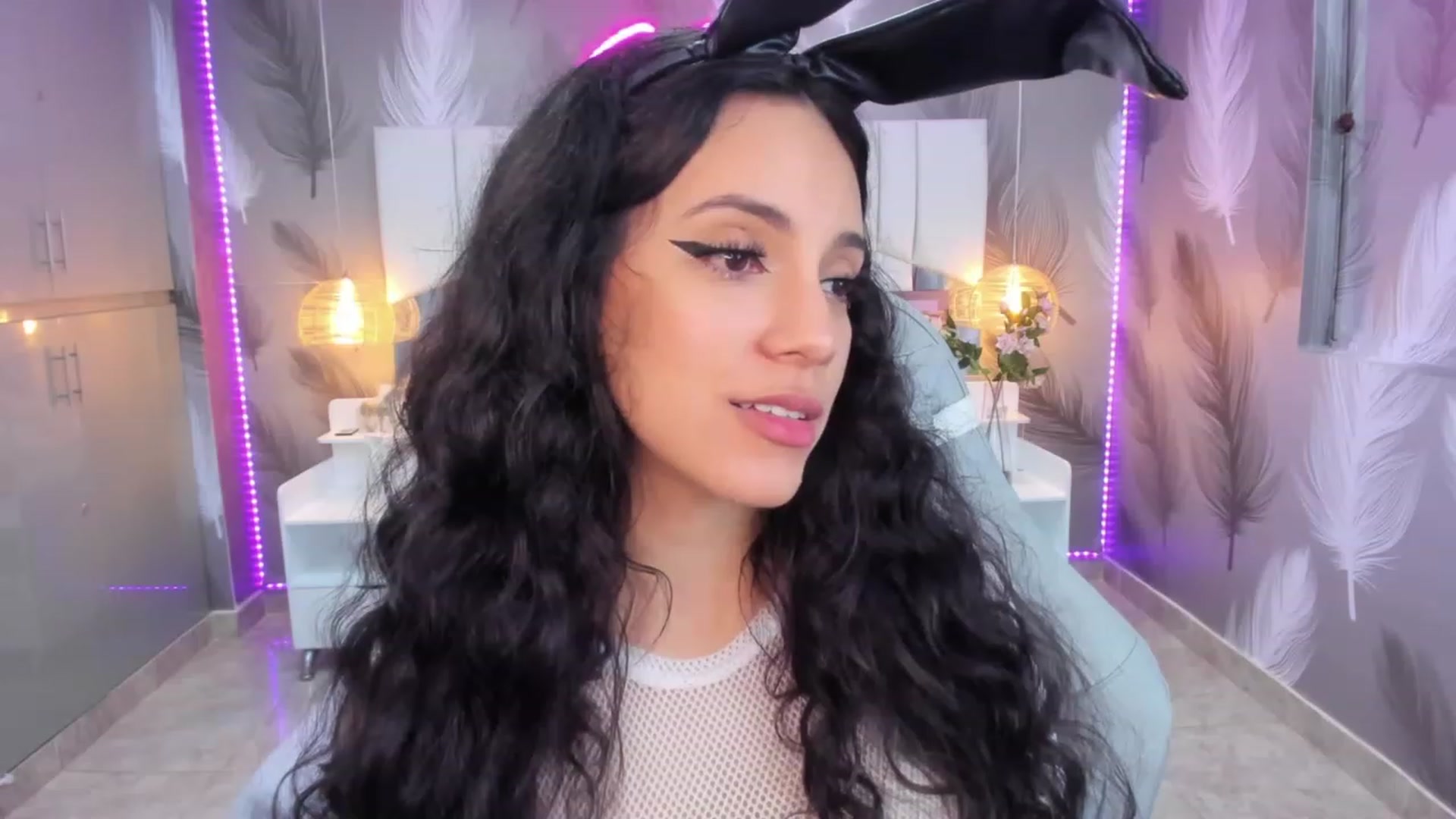 Gallery image thumbnail from SkinnyVeronik's myfreecams stream on, 02/03/2023, 13:52 image 4 of 20