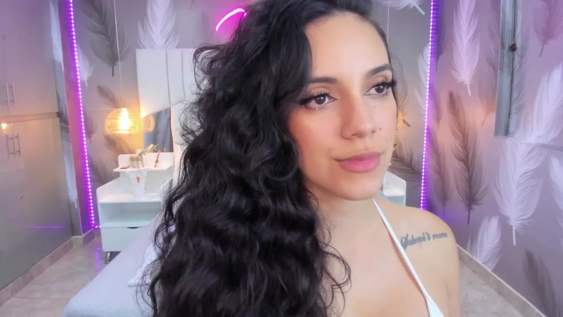 Gallery image thumbnail from SkinnyVeronik's myfreecams stream on, 02/03/2023, 15:32 image 3 of 20