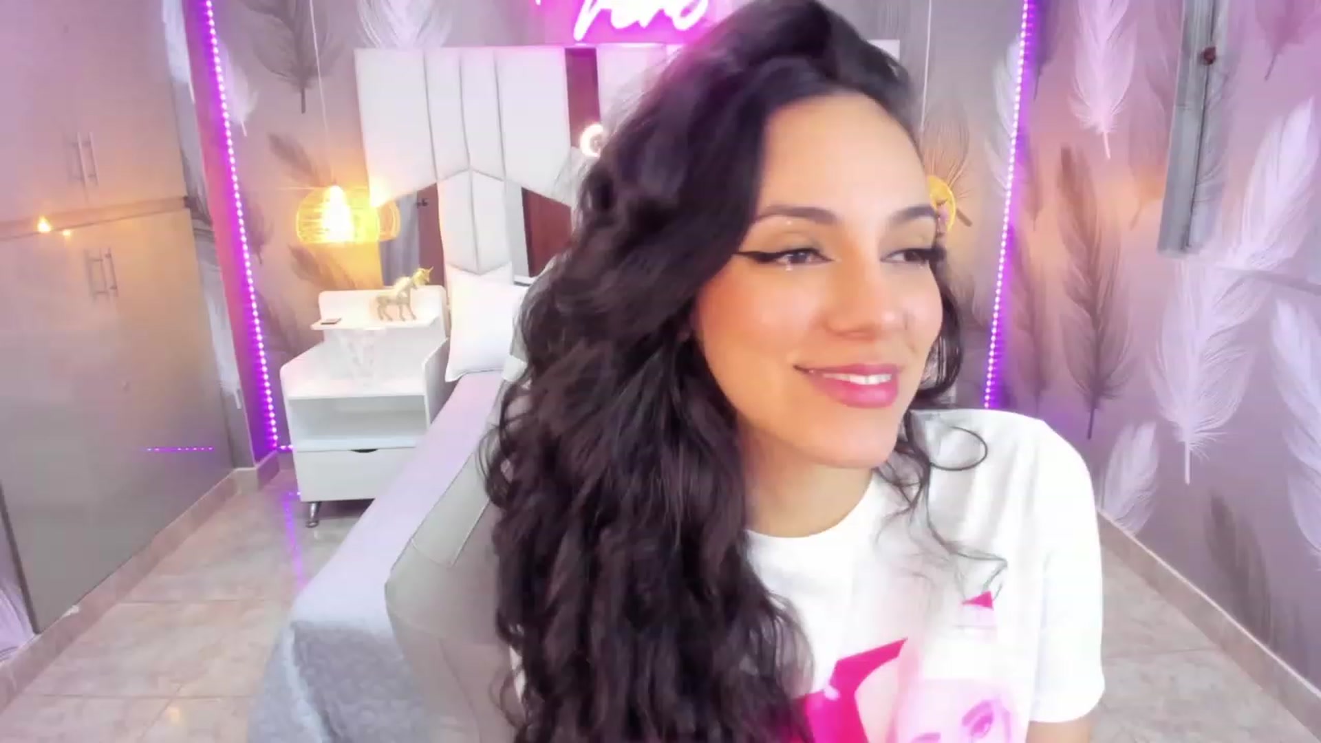 Gallery image thumbnail from SkinnyVeronik's myfreecams stream on, 02/04/2023, 13:19 image 1 of 20