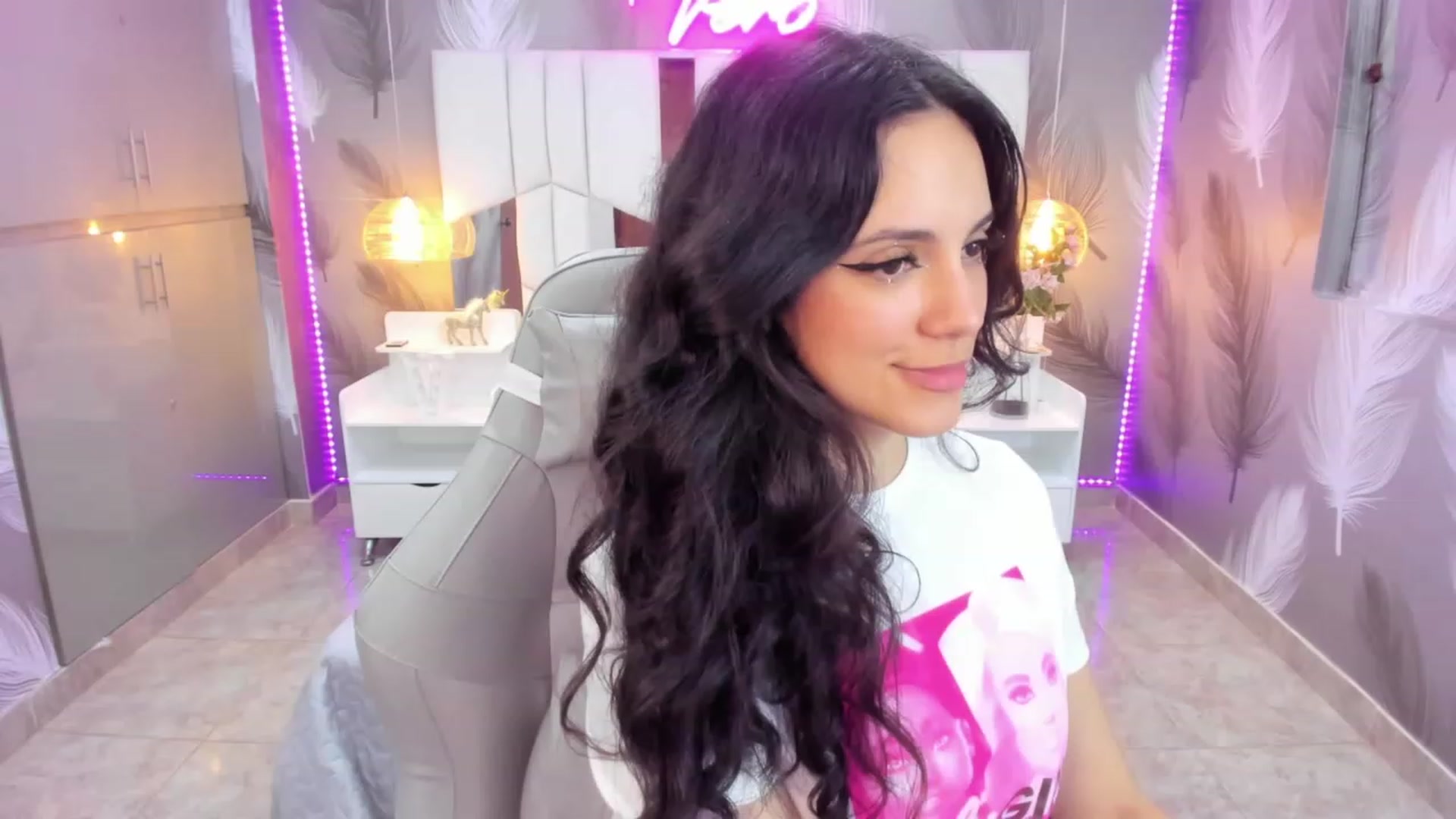 Gallery image thumbnail from SkinnyVeronik's myfreecams stream on, 02/04/2023, 13:19 image 6 of 20