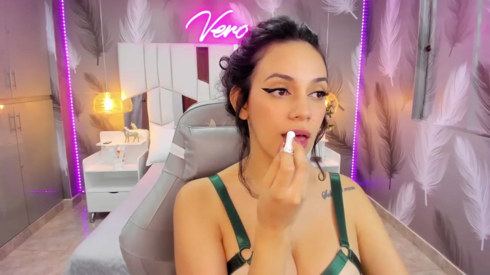 Gallery image thumbnail from SkinnyVeronik's myfreecams stream on, 02/05/2023, 12:27 image 9 of 20