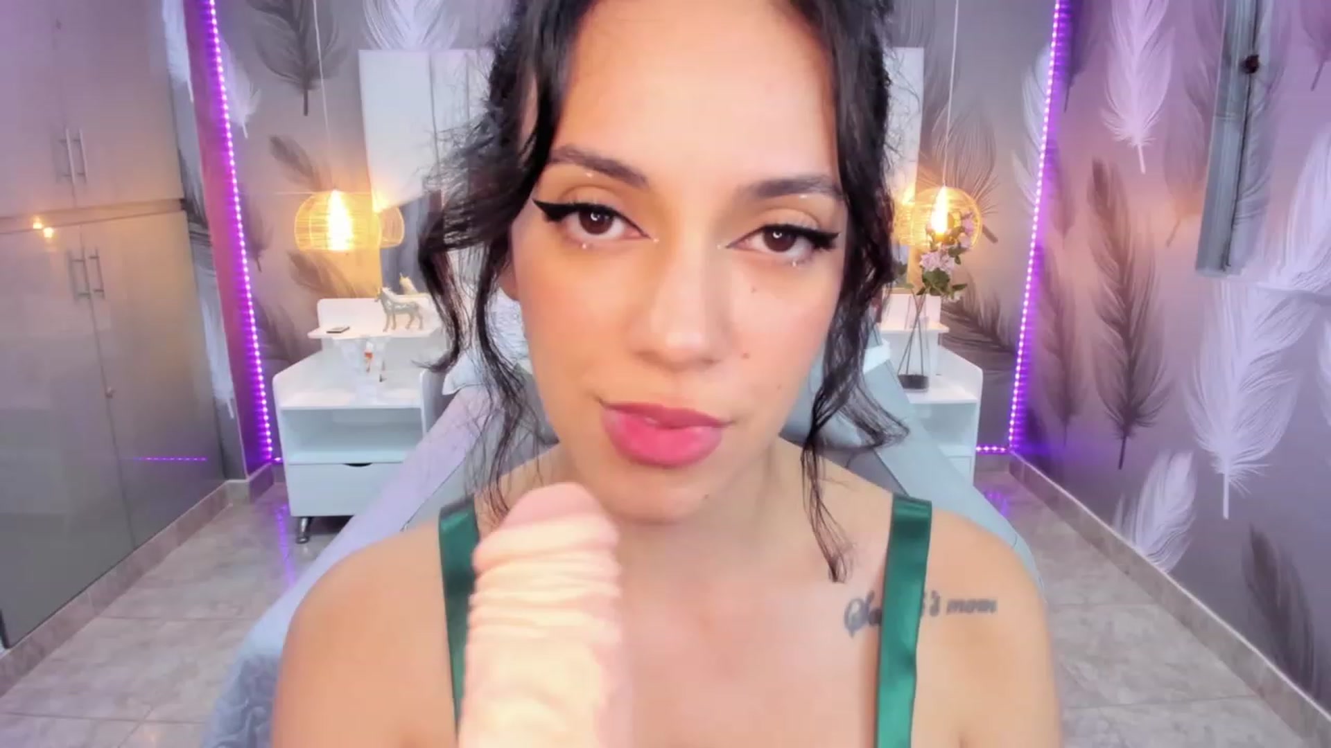 Gallery image thumbnail from SkinnyVeronik's myfreecams stream on, 02/05/2023, 12:27 image 18 of 20