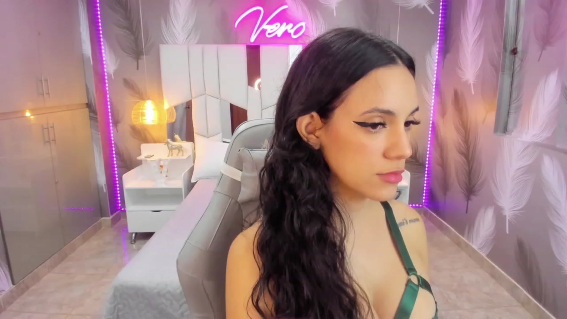 Gallery image thumbnail from SkinnyVeronik's myfreecams stream on, 02/05/2023, 12:27 image 1 of 20