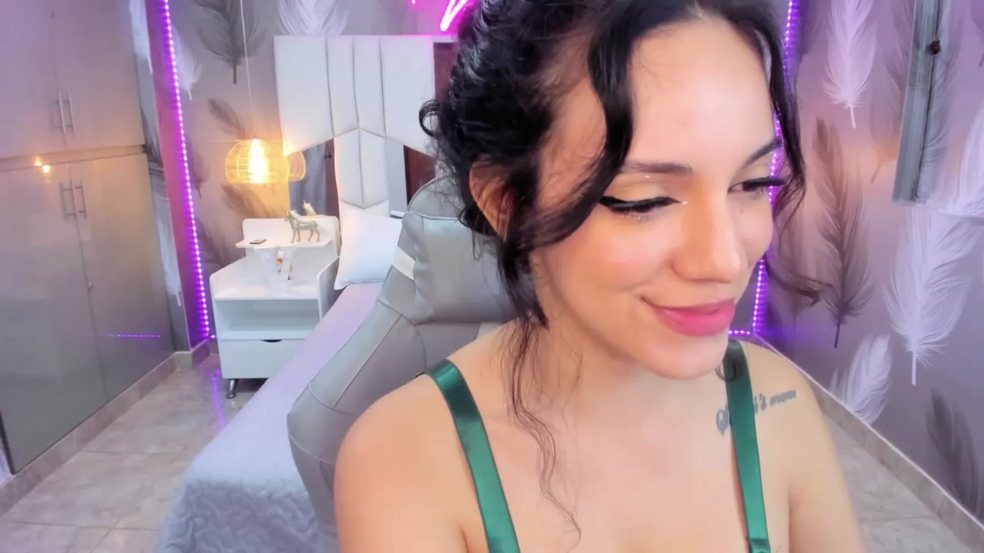 Gallery image thumbnail from SkinnyVeronik's myfreecams stream on, 02/05/2023, 12:27 image 19 of 20