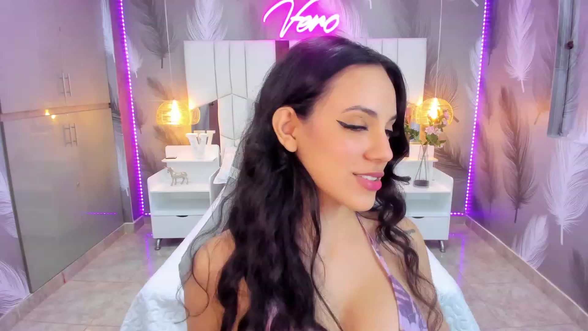 Gallery image thumbnail from SkinnyVeronik's myfreecams stream on, 02/07/2023, 12:42 image 1 of 20