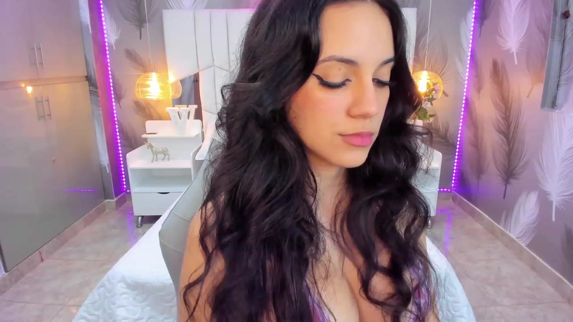 Gallery image thumbnail from SkinnyVeronik's myfreecams stream on, 02/07/2023, 12:42 image 8 of 20