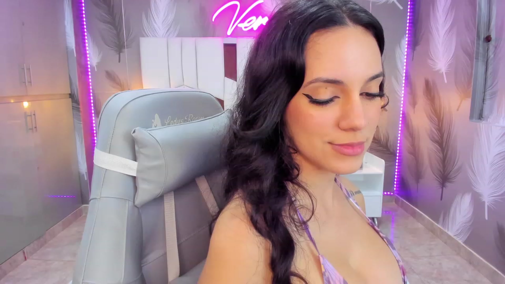 Gallery image thumbnail from SkinnyVeronik's myfreecams stream on, 02/07/2023, 14:17 image 12 of 20