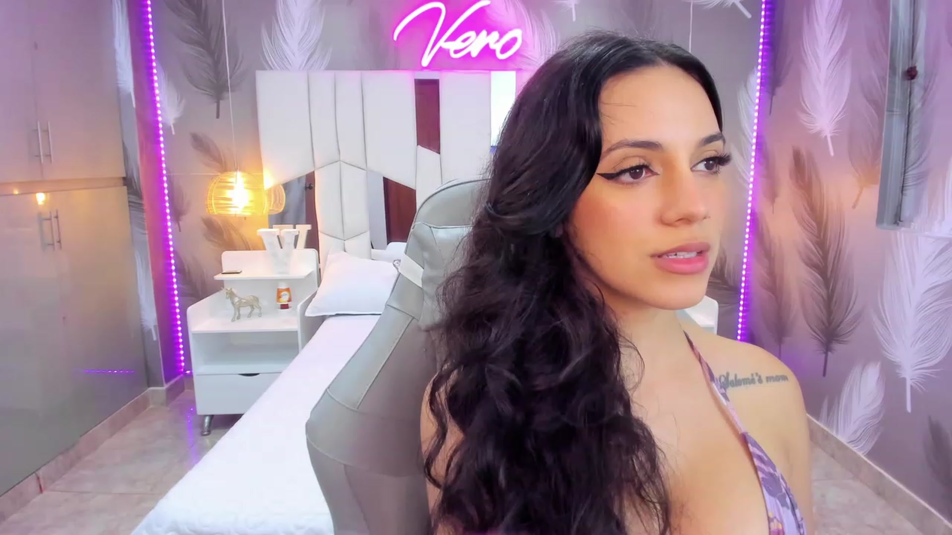 Gallery image thumbnail from SkinnyVeronik's myfreecams stream on, 02/07/2023, 14:17 image 11 of 20