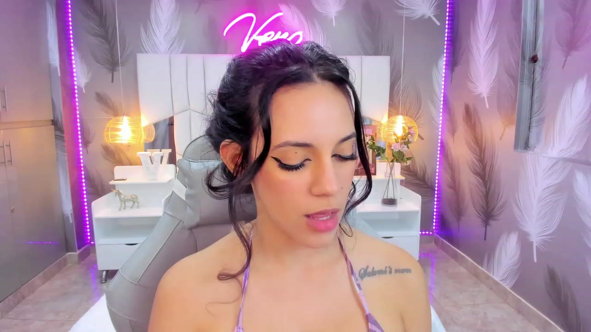 Gallery image thumbnail from SkinnyVeronik's myfreecams stream on, 02/07/2023, 14:17 image 1 of 20