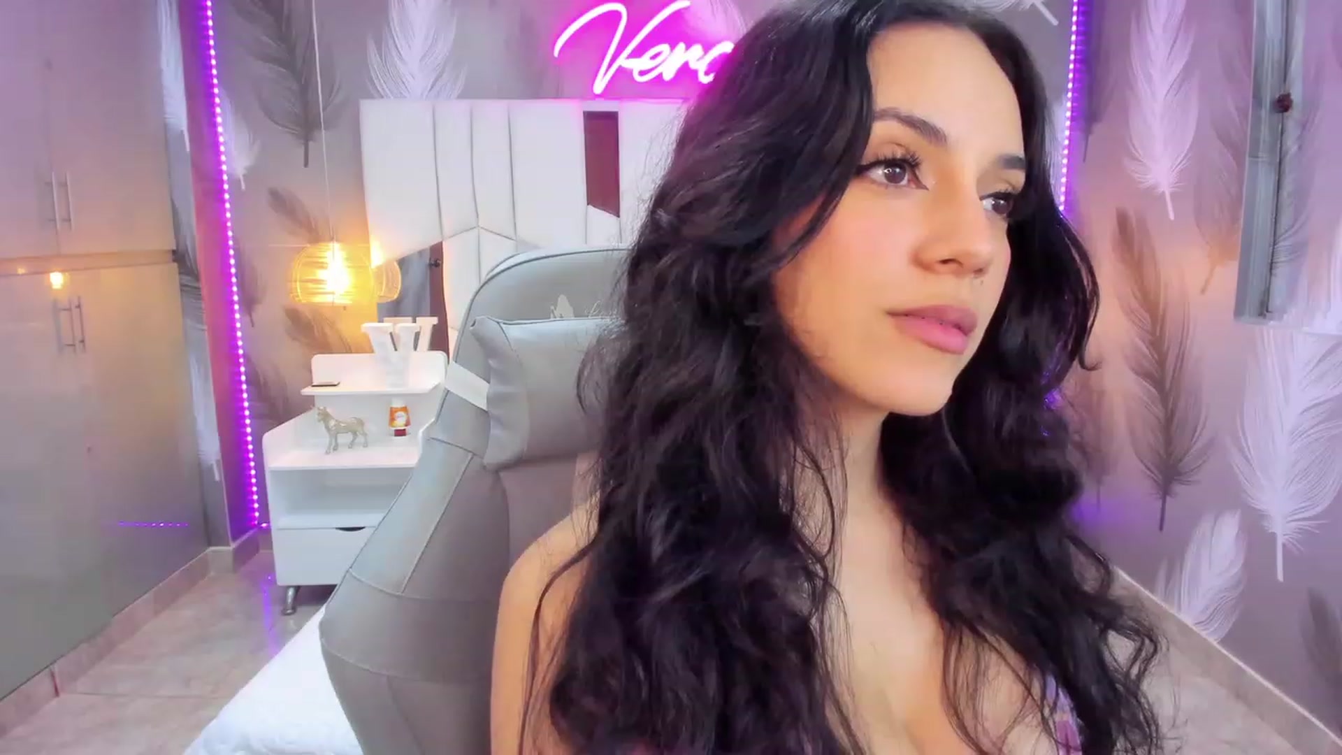 Gallery image thumbnail from SkinnyVeronik's myfreecams stream on, 02/07/2023, 14:17 image 8 of 20