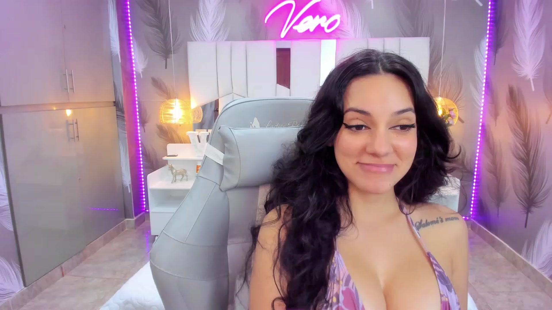 Gallery image thumbnail from SkinnyVeronik's myfreecams stream on, 02/07/2023, 14:17 image 13 of 20