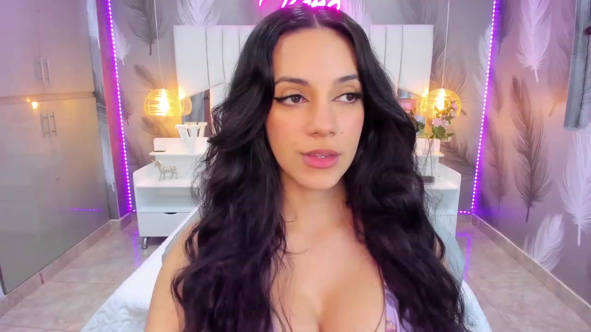 Gallery image thumbnail from SkinnyVeronik's myfreecams stream on, 02/07/2023, 14:17 image 6 of 20