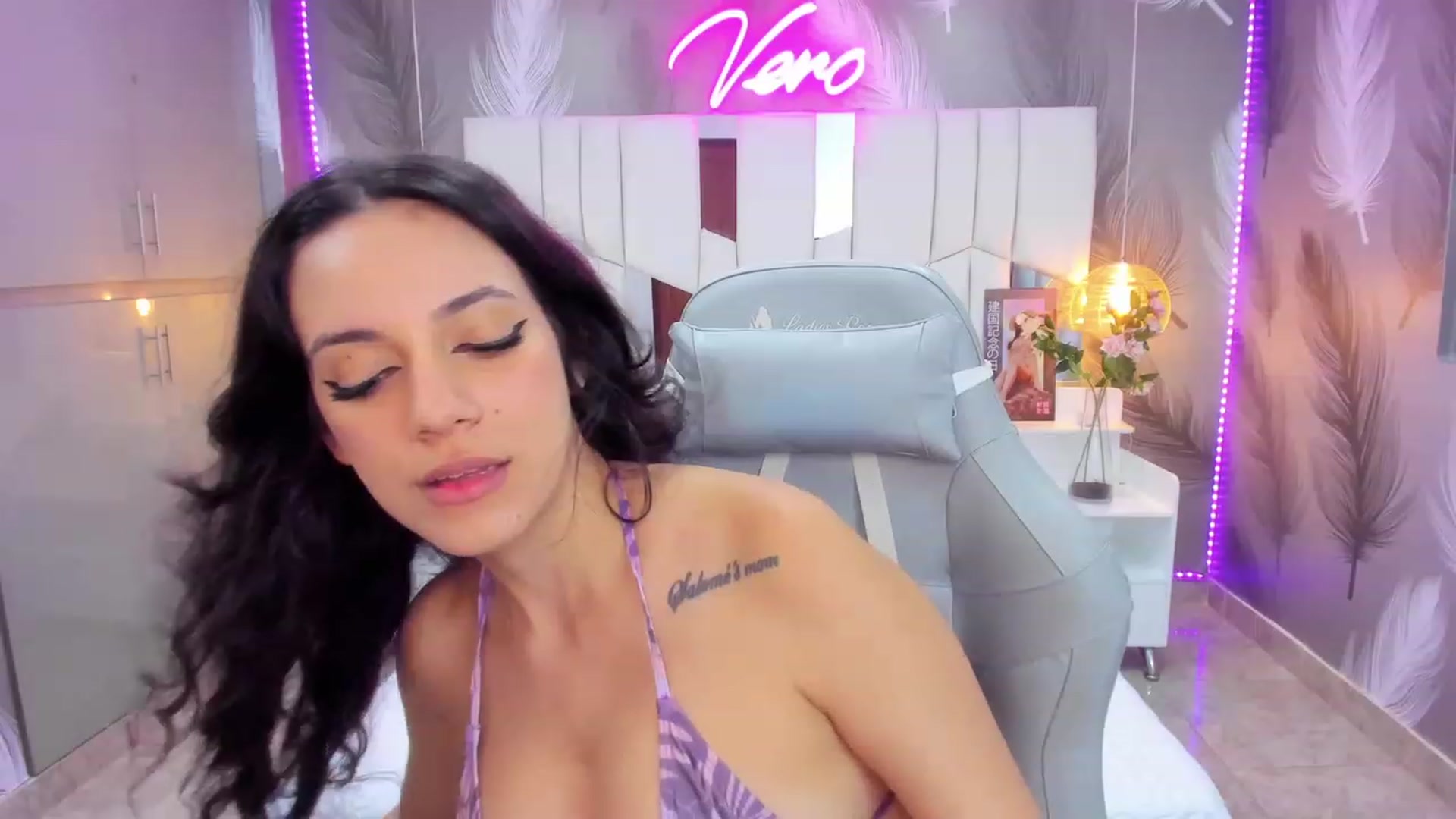 Gallery image thumbnail from SkinnyVeronik's myfreecams stream on, 02/07/2023, 14:17 image 15 of 20