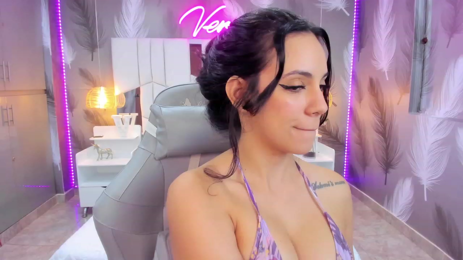 Gallery image thumbnail from SkinnyVeronik's myfreecams stream on, 02/07/2023, 14:17 image 2 of 20