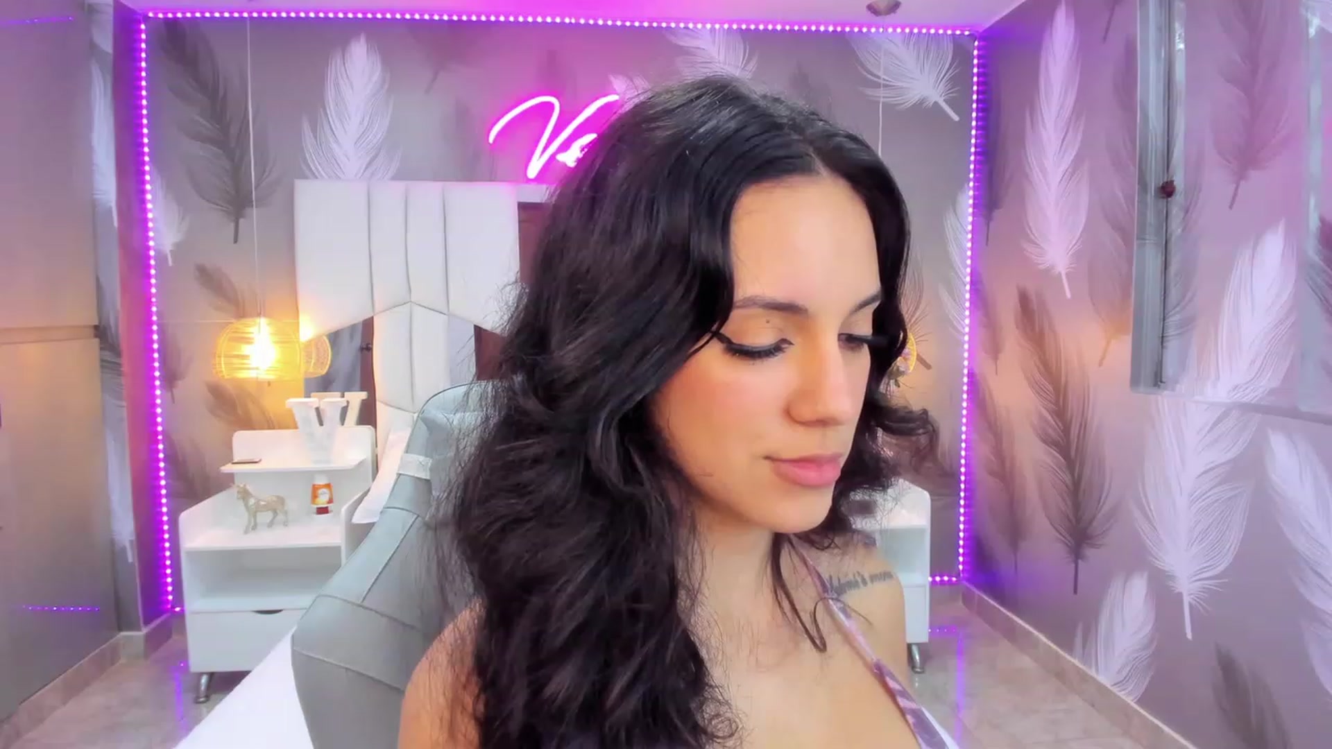 Gallery image thumbnail from SkinnyVeronik's myfreecams stream on, 02/07/2023, 14:17 image 16 of 20