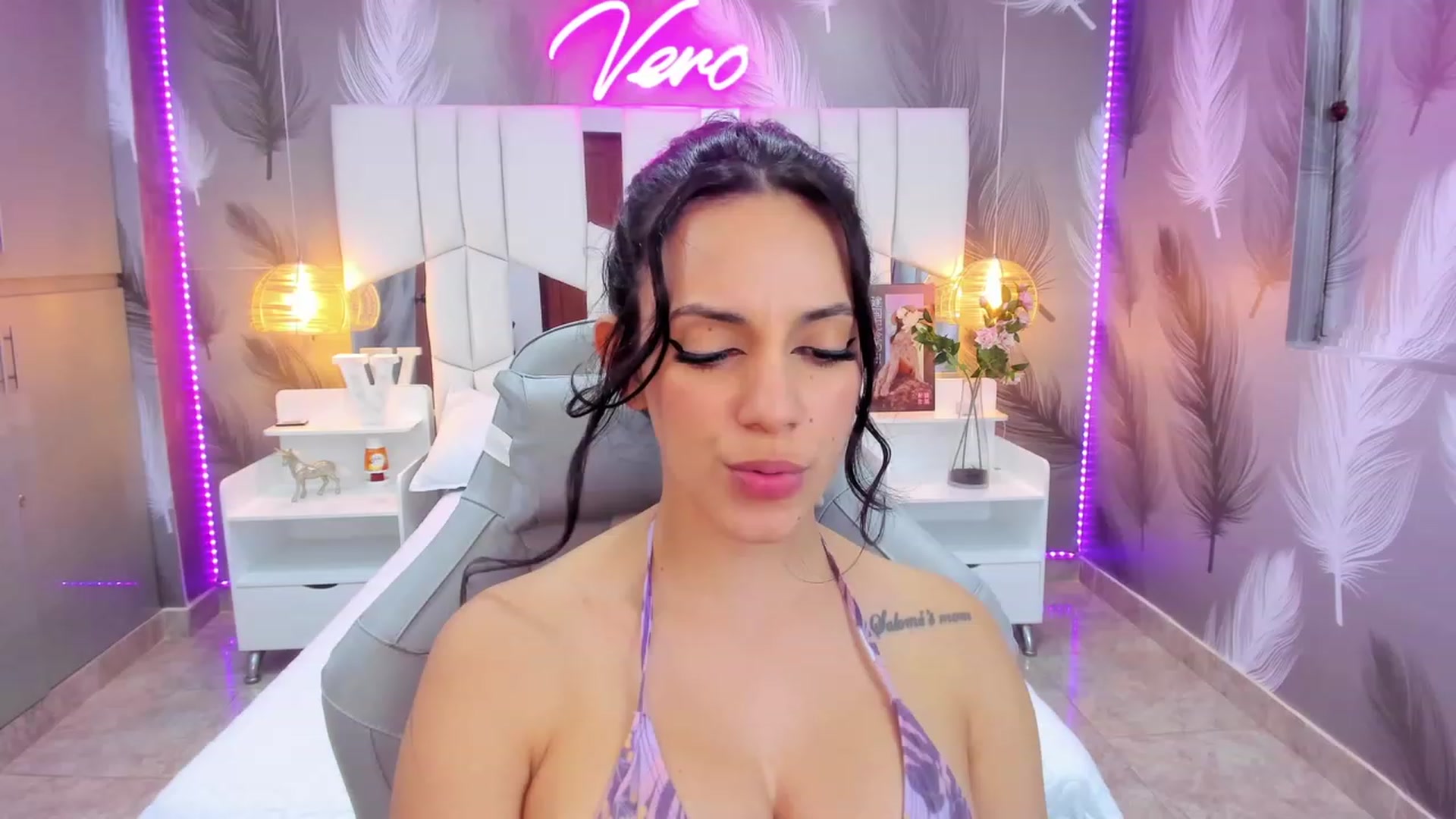 Gallery image thumbnail from SkinnyVeronik's myfreecams stream on, 02/07/2023, 15:16 image 5 of 20