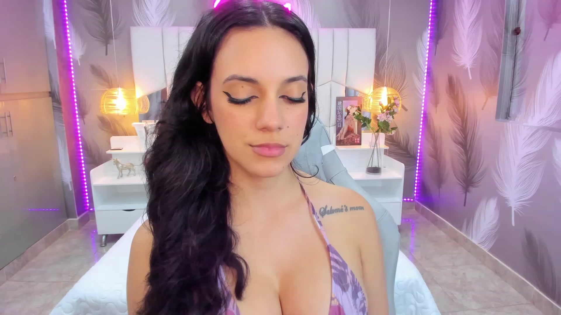 Gallery image thumbnail from SkinnyVeronik's myfreecams stream on, 02/07/2023, 15:16 image 16 of 20