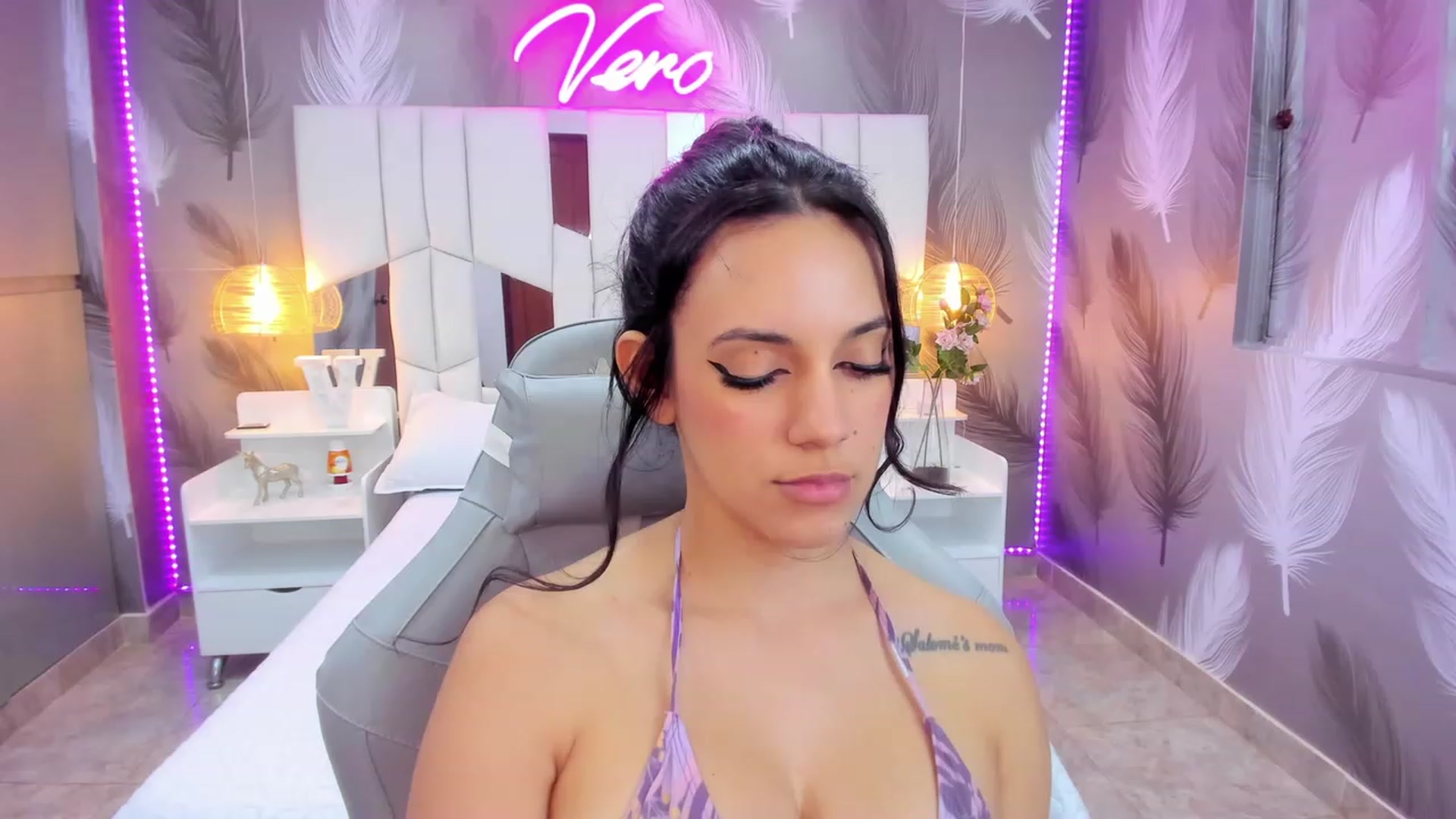 Gallery image thumbnail from SkinnyVeronik's myfreecams stream on, 02/07/2023, 15:16 image 9 of 20