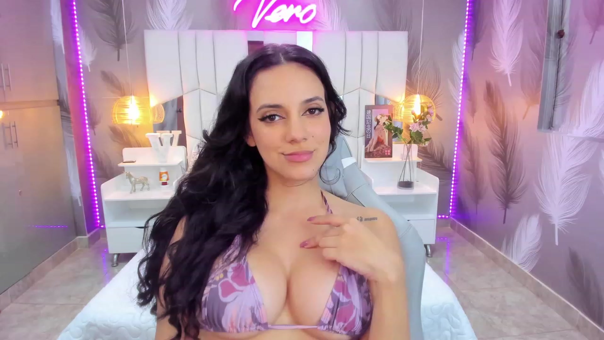 Gallery image thumbnail from SkinnyVeronik's myfreecams stream on, 02/07/2023, 15:16 image 19 of 20