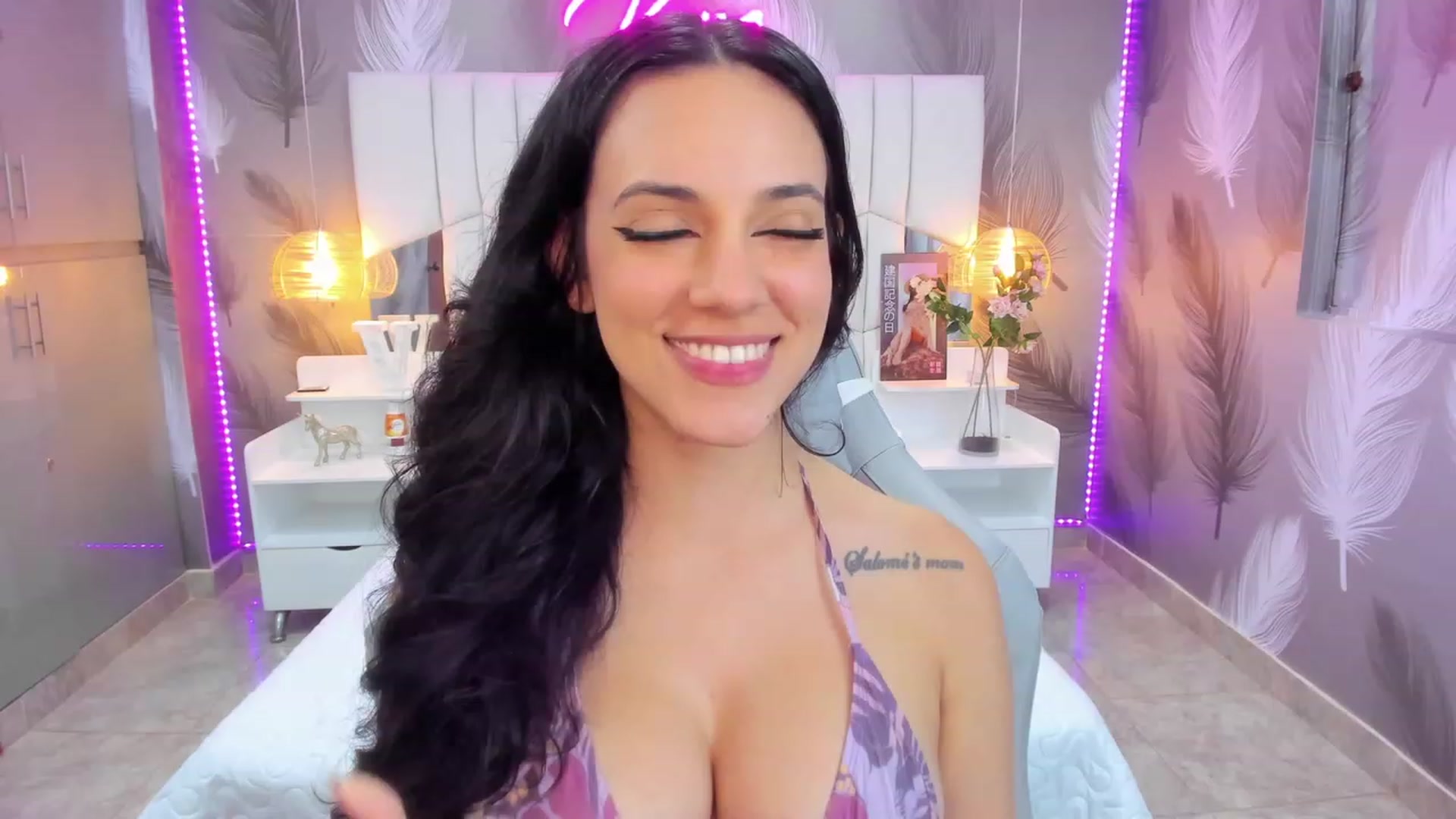 Gallery image thumbnail from SkinnyVeronik's myfreecams stream on, 02/07/2023, 15:16 image 17 of 20