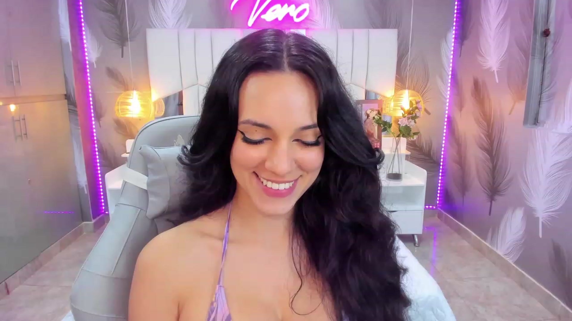 Gallery image thumbnail from SkinnyVeronik's myfreecams stream on, 02/07/2023, 18:05 image 8 of 20