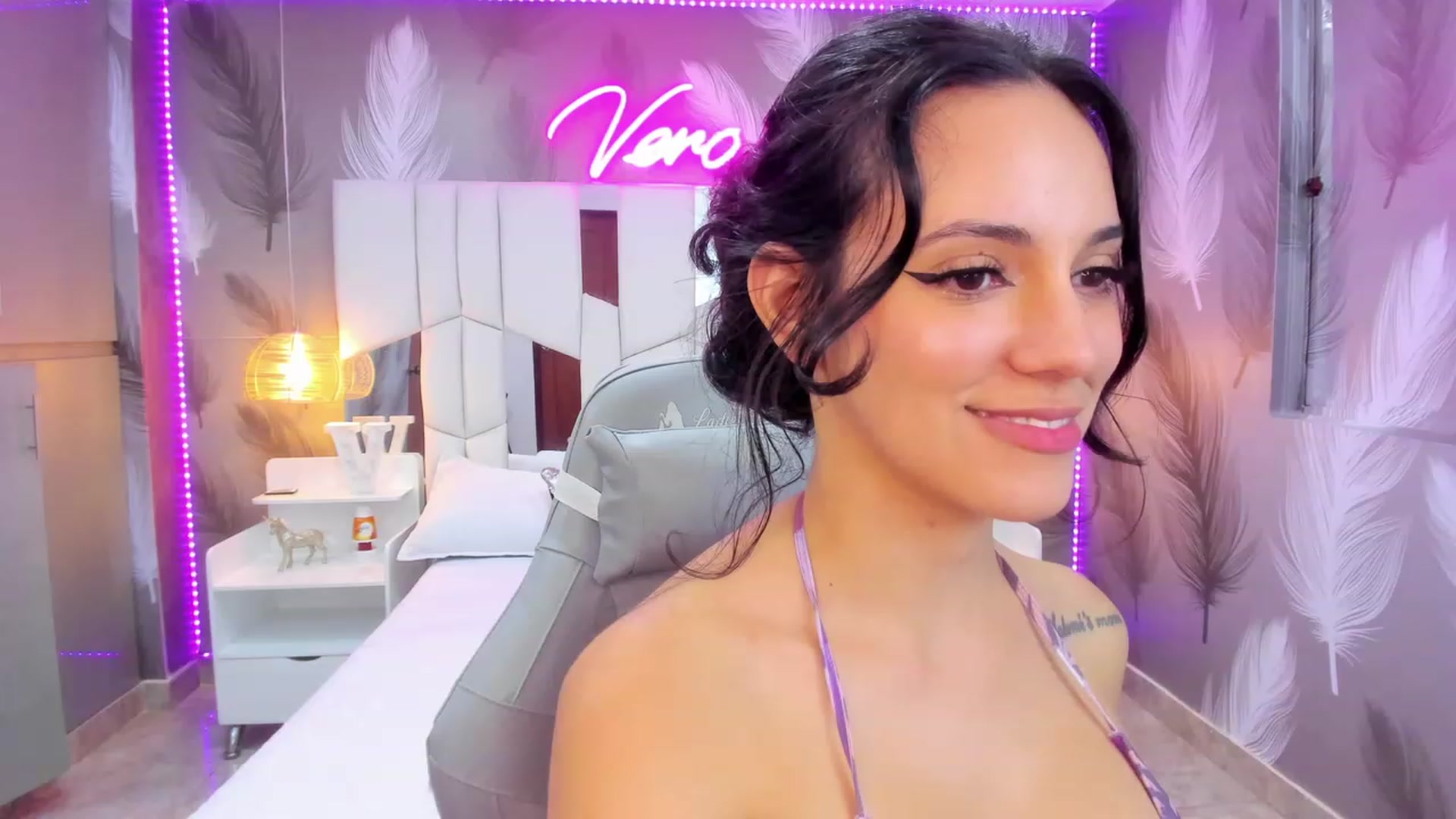 Gallery image thumbnail from SkinnyVeronik's myfreecams stream on, 02/07/2023, 18:05 image 19 of 20