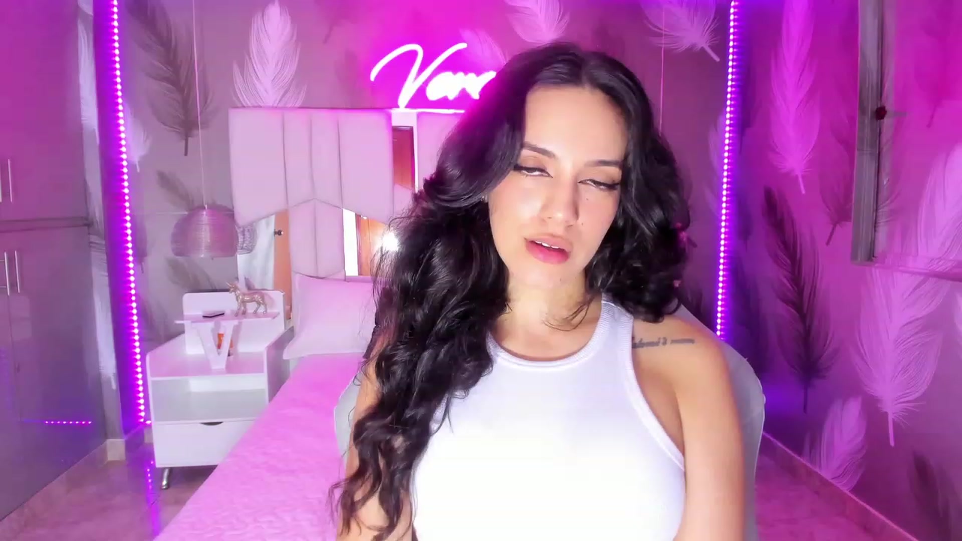 Gallery image thumbnail from SkinnyVeronik's myfreecams stream on, 02/09/2023, 11:56 image 11 of 20