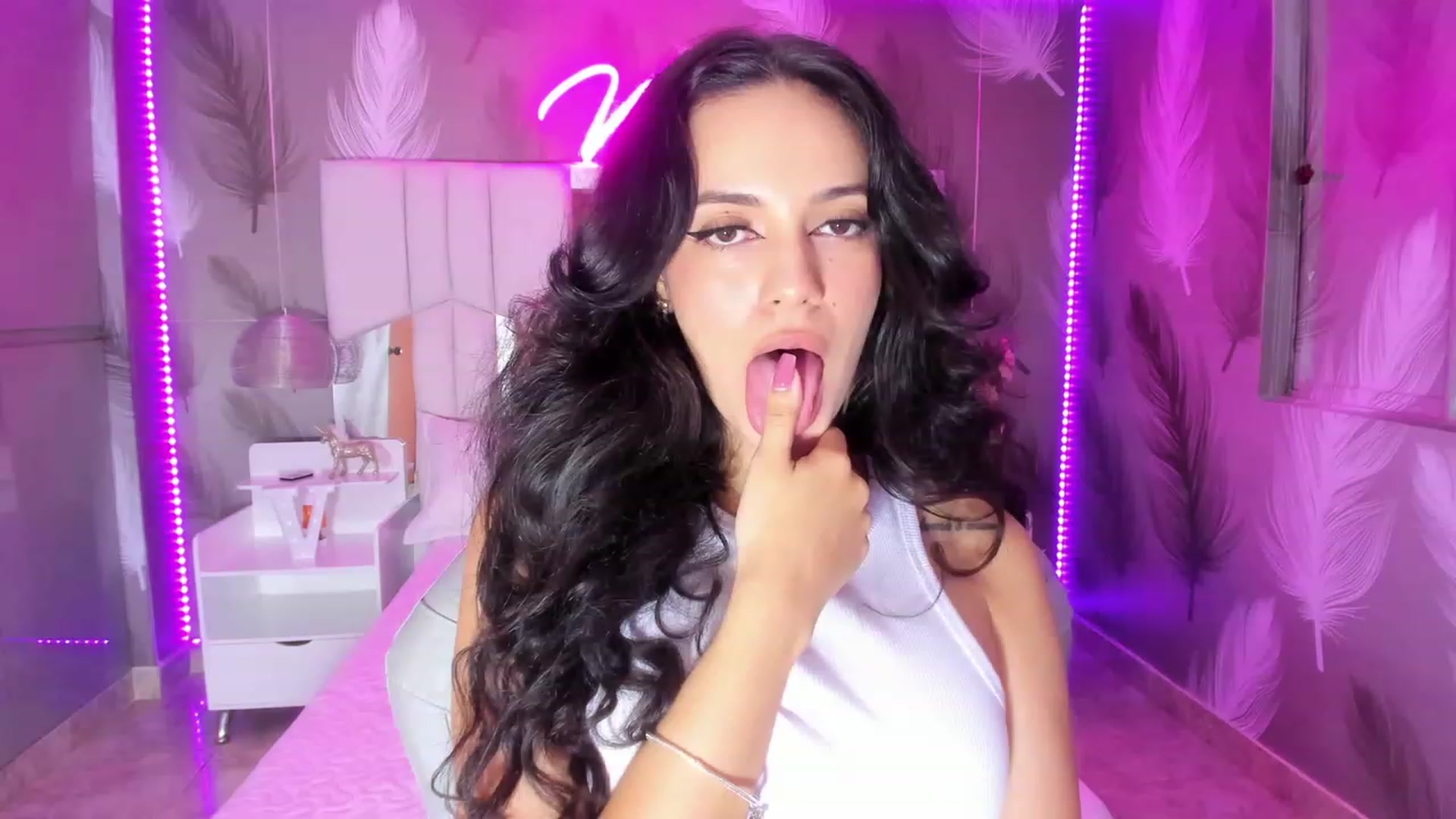Gallery image thumbnail from SkinnyVeronik's myfreecams stream on, 02/09/2023, 11:56 image 5 of 20