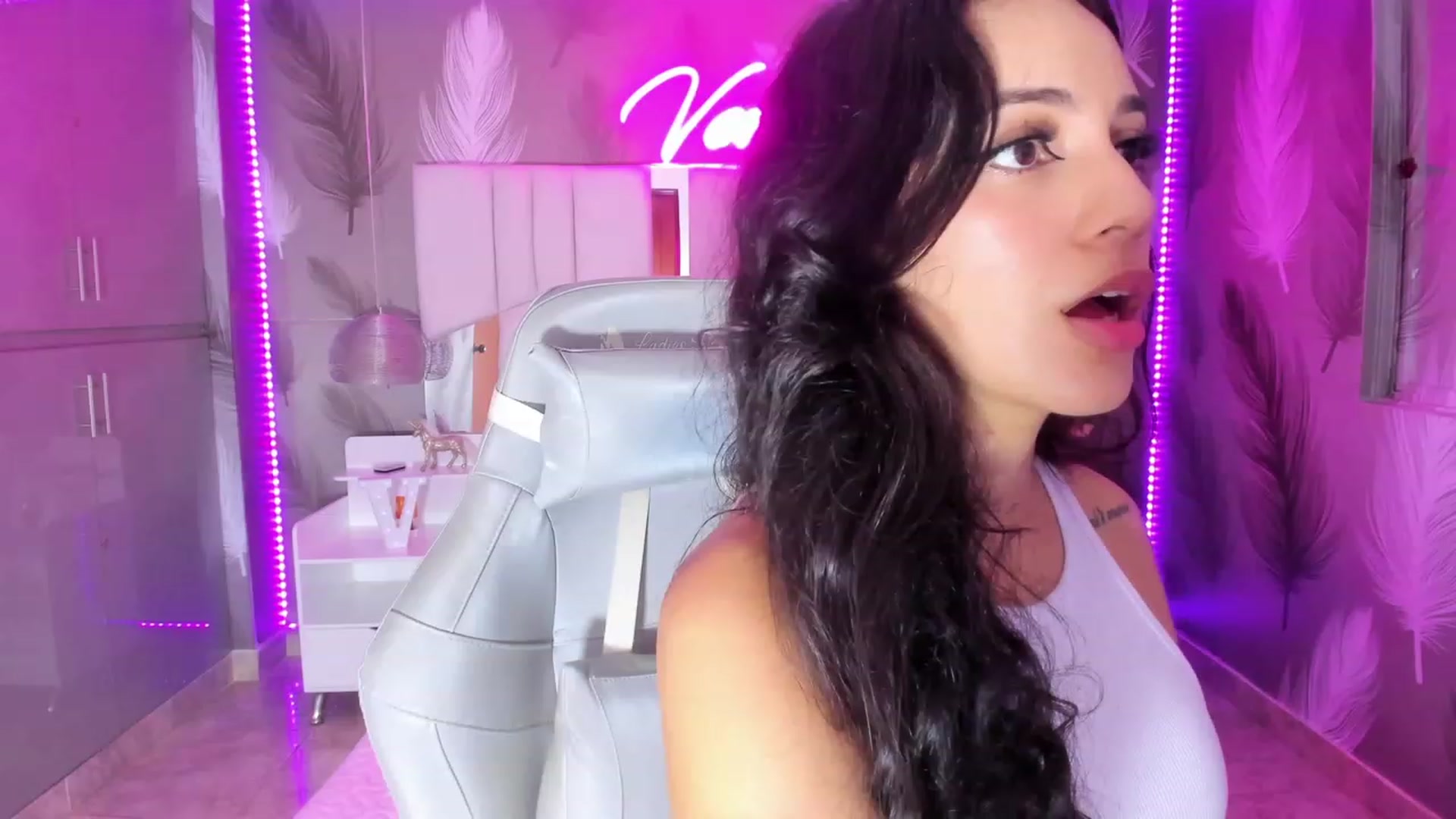 Gallery image thumbnail from SkinnyVeronik's myfreecams stream on, 02/09/2023, 11:56 image 3 of 20