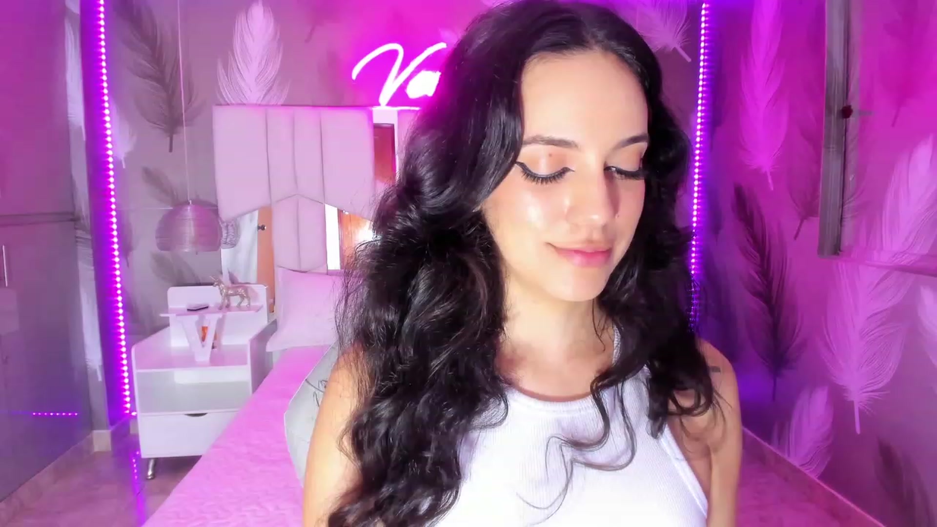 Gallery image thumbnail from SkinnyVeronik's myfreecams stream on, 02/09/2023, 11:56 image 15 of 20