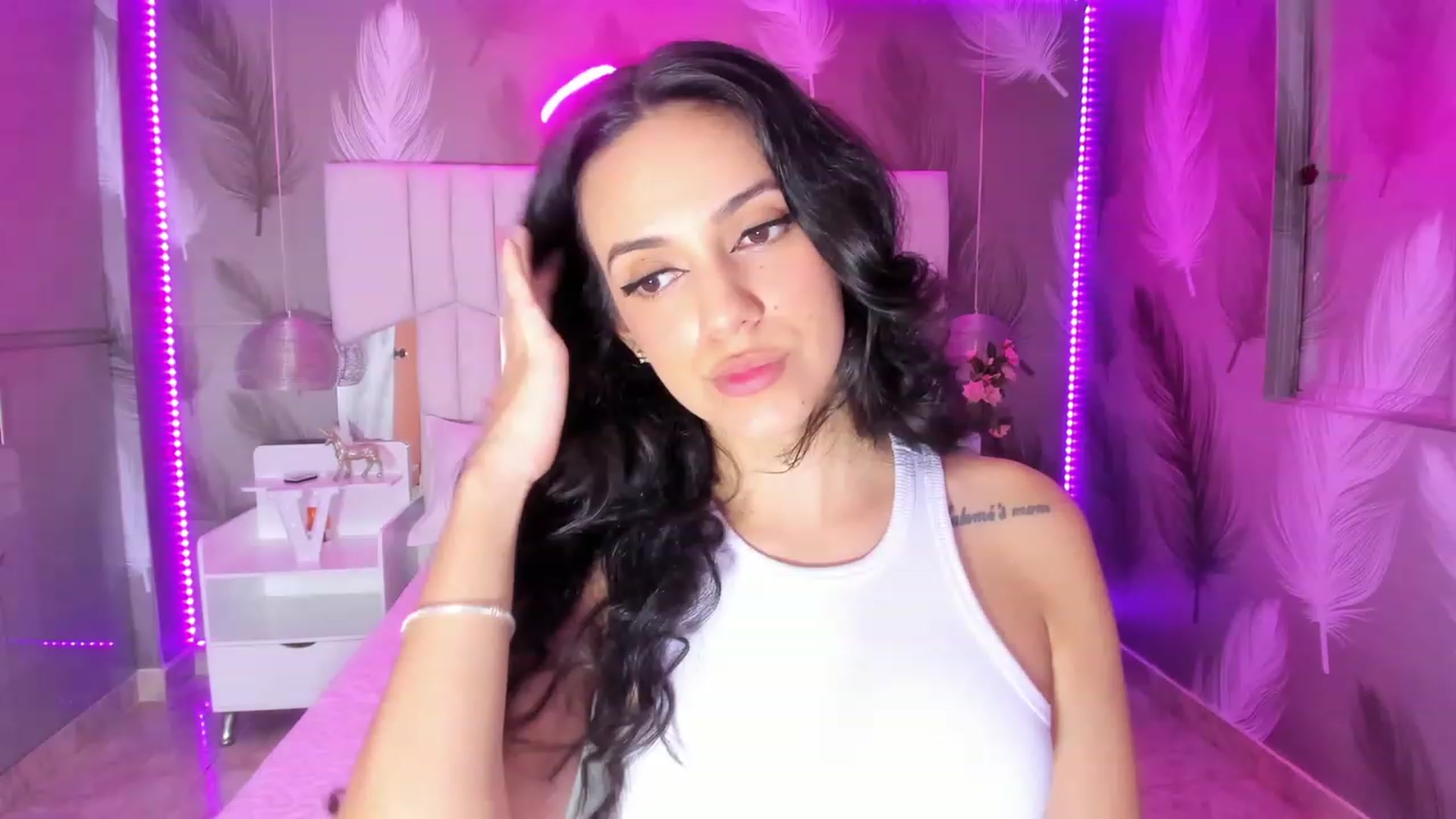 Gallery image thumbnail from SkinnyVeronik's myfreecams stream on, 02/09/2023, 11:56 image 20 of 20