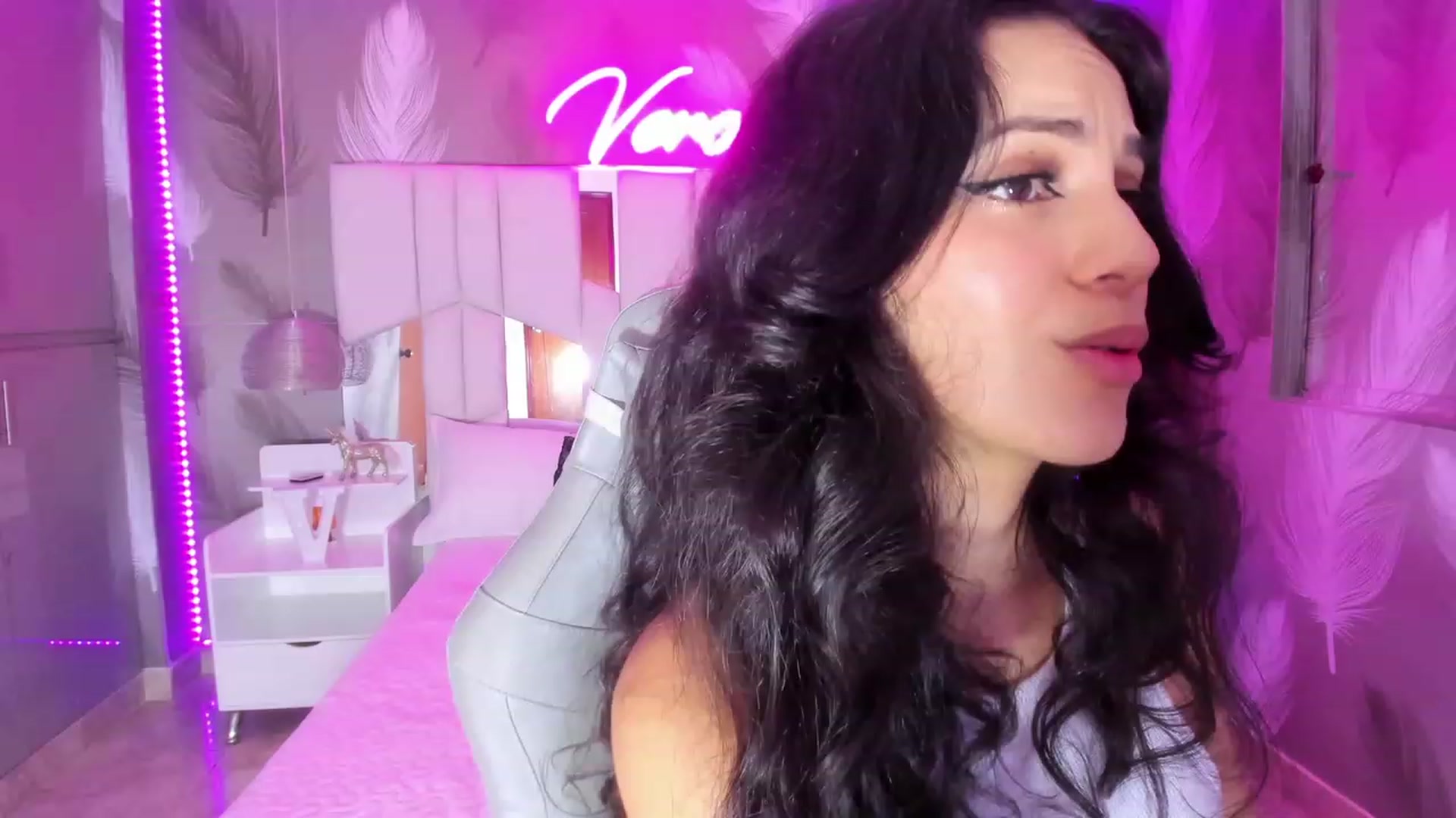Gallery image thumbnail from SkinnyVeronik's myfreecams stream on, 02/09/2023, 11:56 image 16 of 20