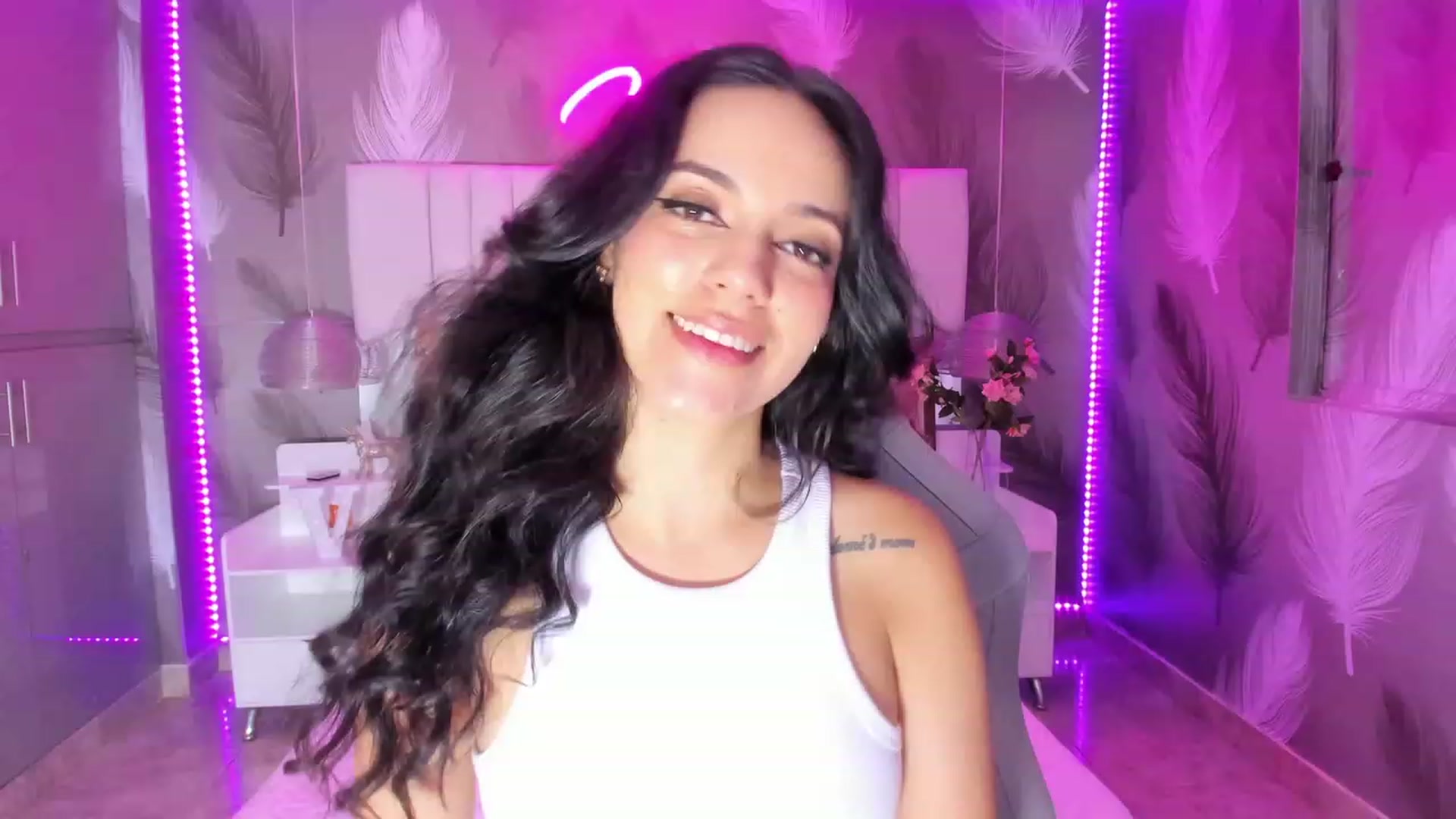 Gallery image thumbnail from SkinnyVeronik's myfreecams stream on, 02/09/2023, 11:56 image 10 of 20