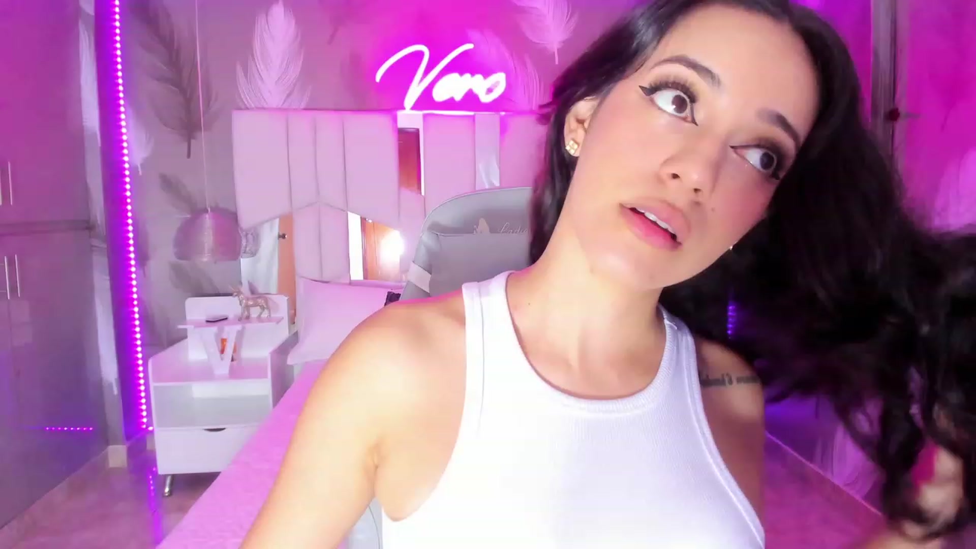 Gallery image thumbnail from SkinnyVeronik's myfreecams stream on, 02/09/2023, 11:56 image 9 of 20