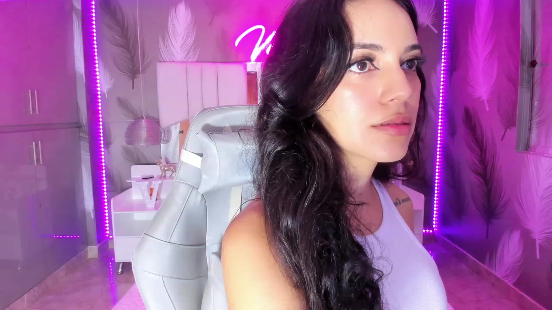 Gallery image thumbnail from SkinnyVeronik's myfreecams stream on, 02/09/2023, 11:56 image 2 of 20
