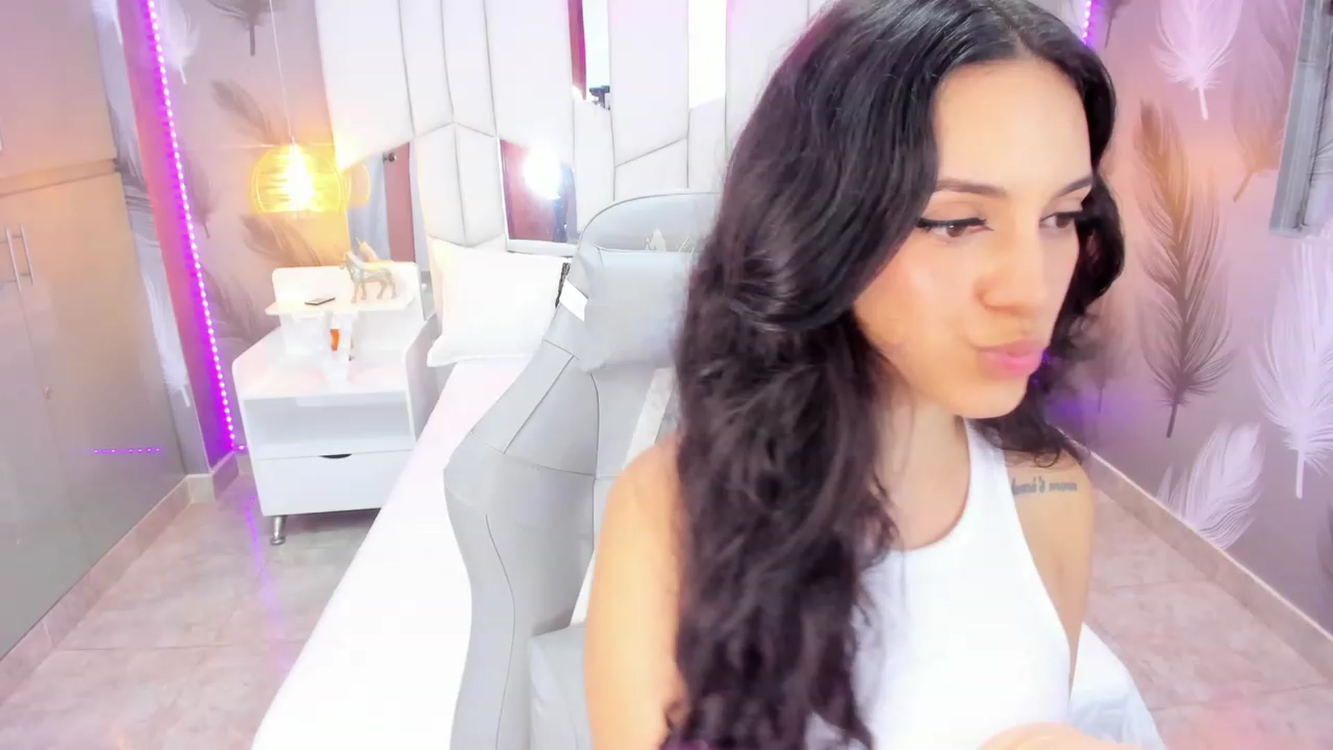 Gallery image thumbnail from SkinnyVeronik's myfreecams stream on, 02/09/2023, 14:49 image 19 of 20