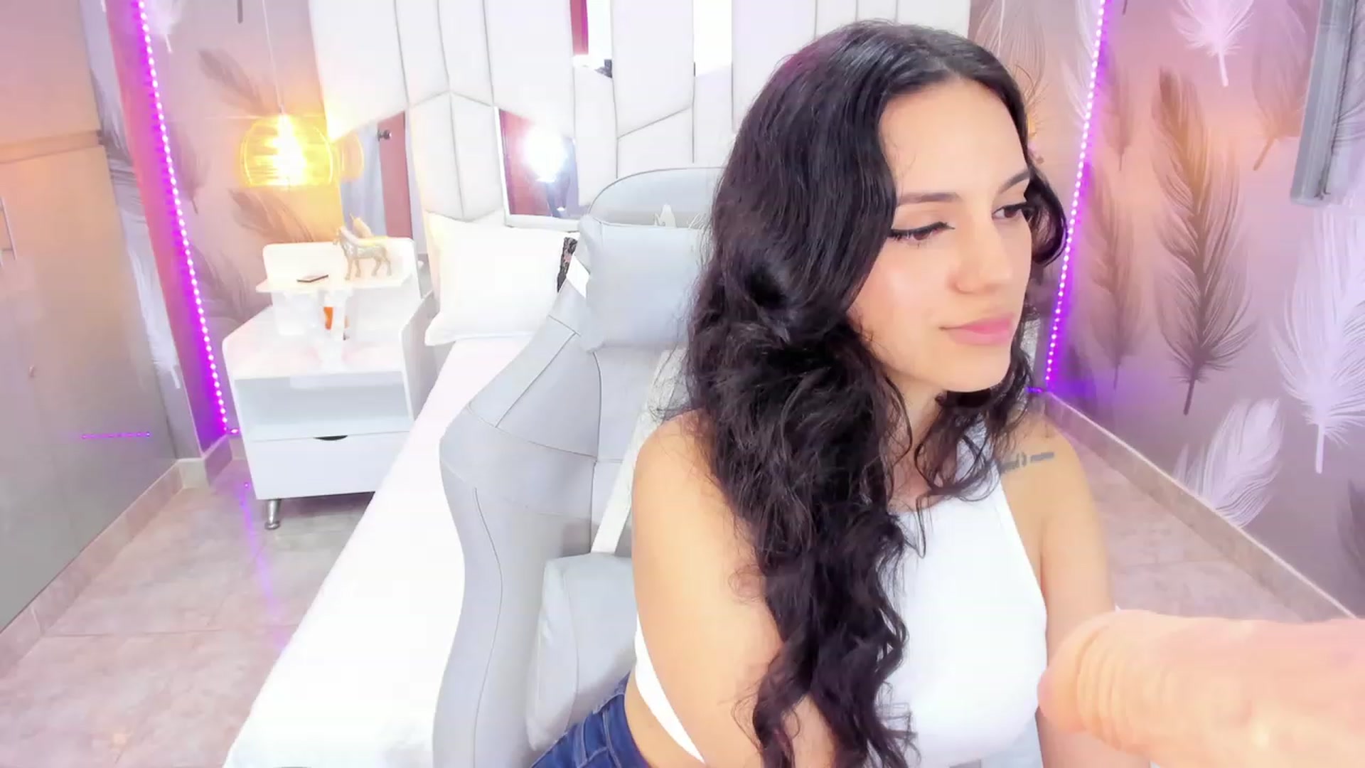 Gallery image thumbnail from SkinnyVeronik's myfreecams stream on, 02/09/2023, 14:49 image 6 of 20