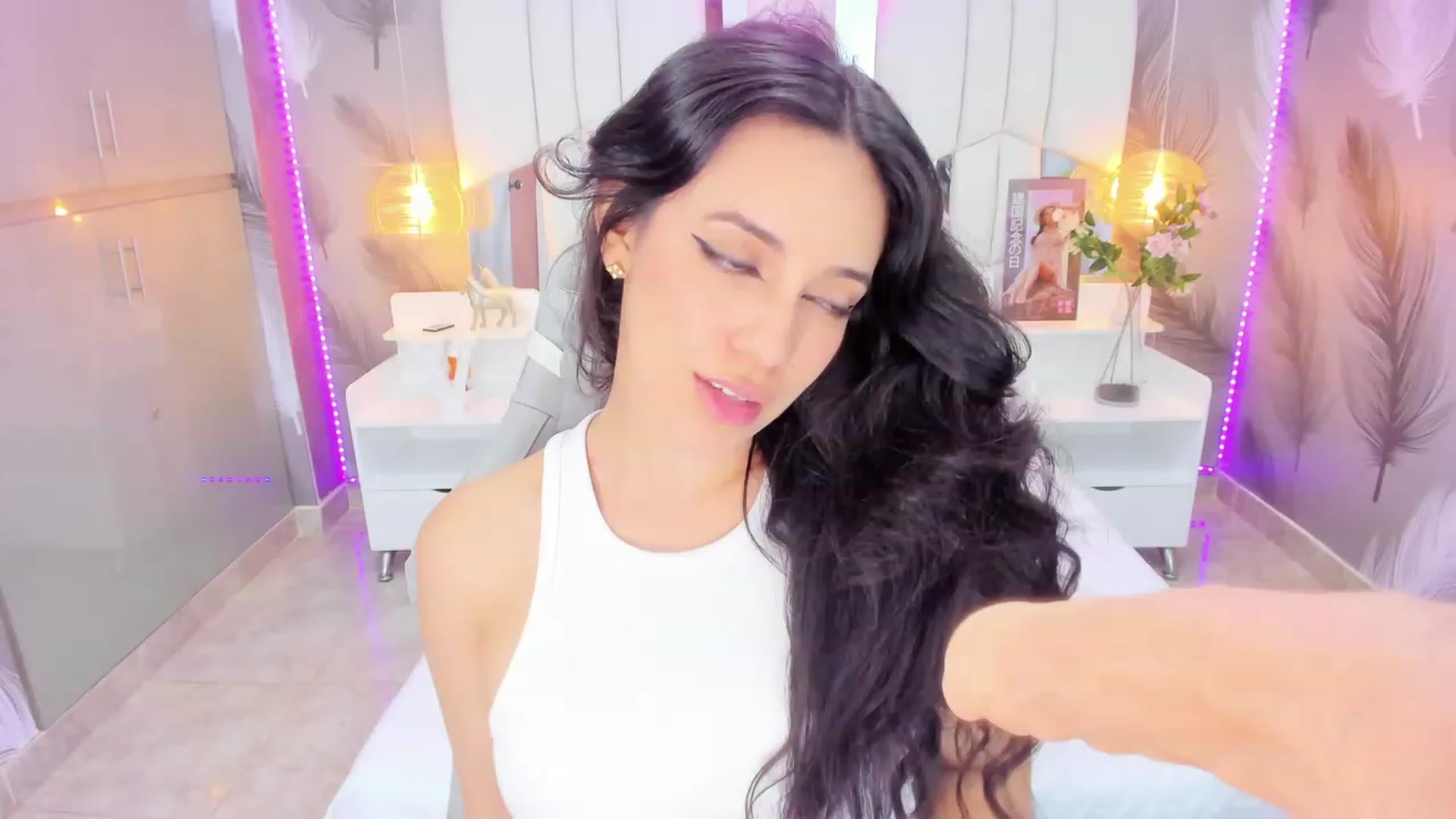 Gallery image thumbnail from SkinnyVeronik's myfreecams stream on, 02/09/2023, 14:49 image 1 of 20