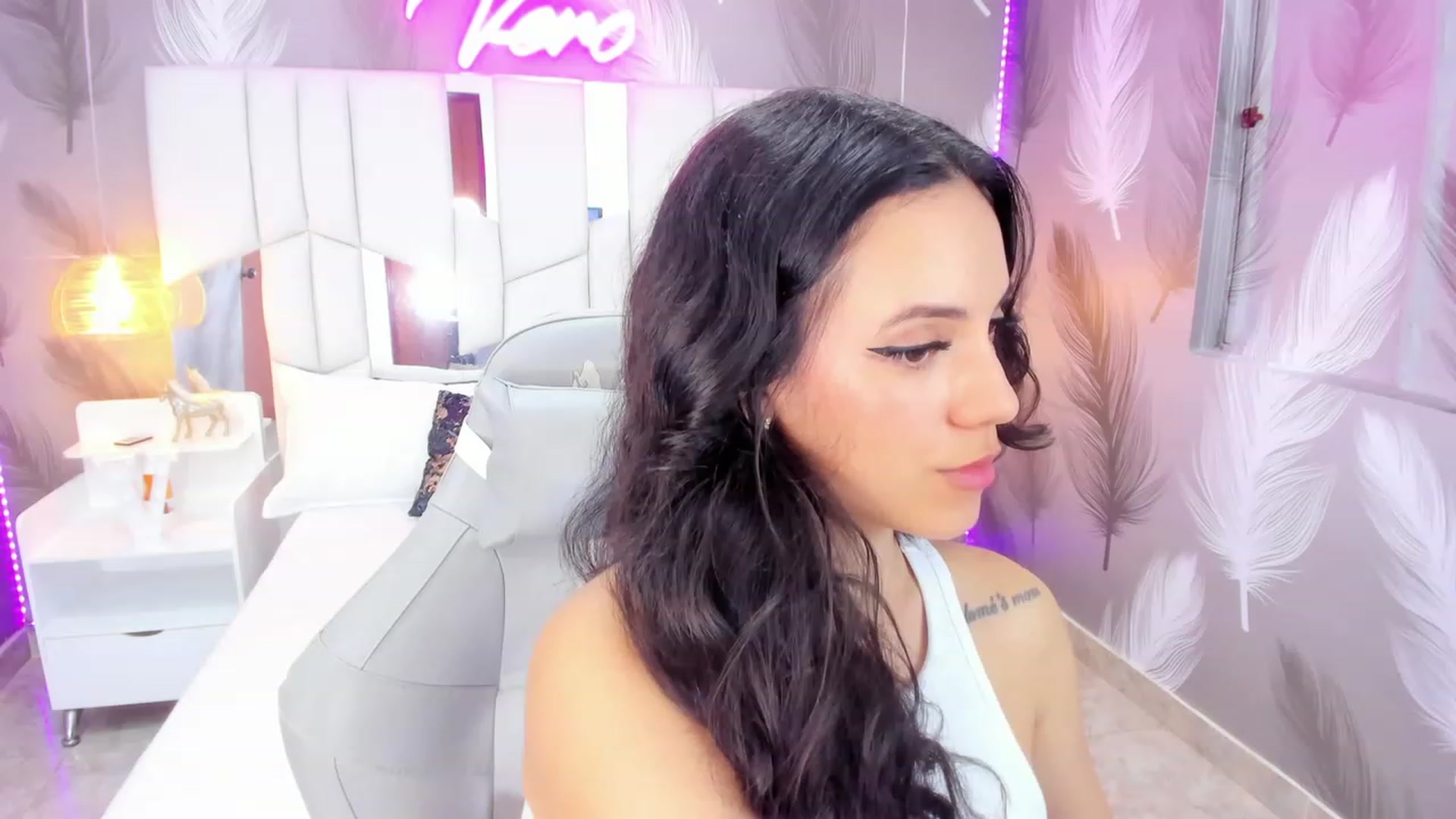 Gallery image thumbnail from SkinnyVeronik's myfreecams stream on, 02/09/2023, 15:43 image 10 of 20