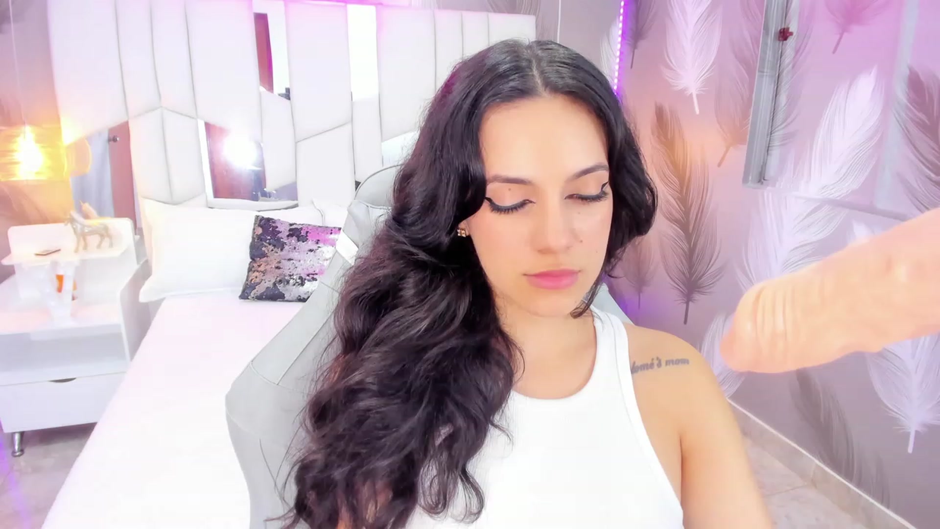 Gallery image thumbnail from SkinnyVeronik's myfreecams stream on, 02/09/2023, 15:43 image 18 of 20