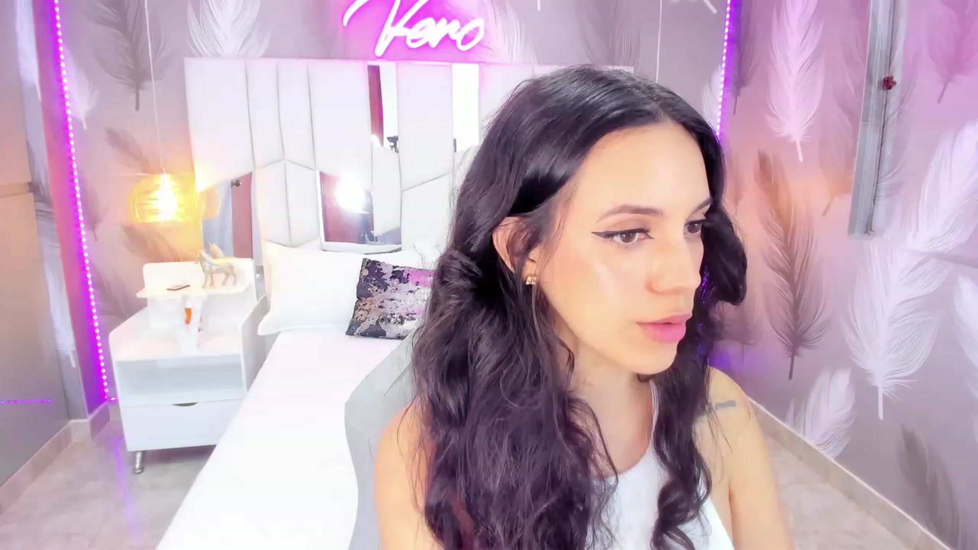 Gallery image thumbnail from SkinnyVeronik's myfreecams stream on, 02/09/2023, 15:43 image 5 of 20