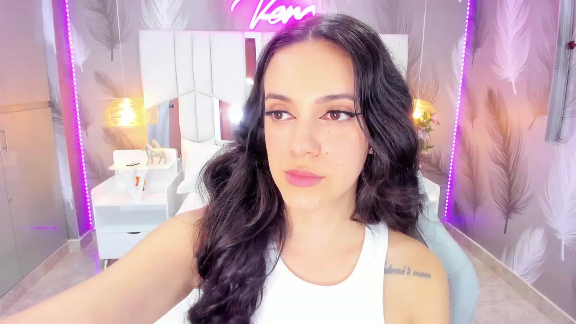 Gallery image thumbnail from SkinnyVeronik's myfreecams stream on, 02/09/2023, 15:43 image 8 of 20