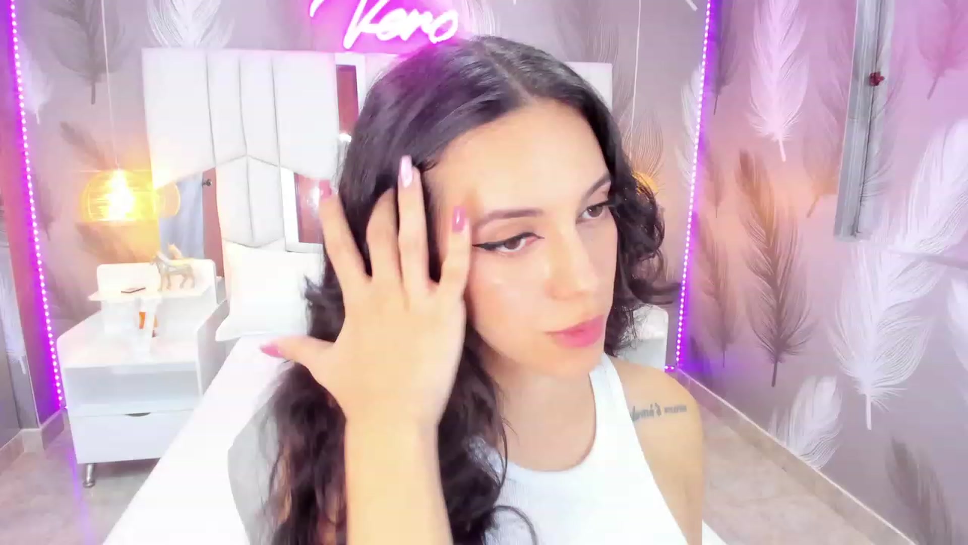Gallery image thumbnail from SkinnyVeronik's myfreecams stream on, 02/09/2023, 15:43 image 9 of 20