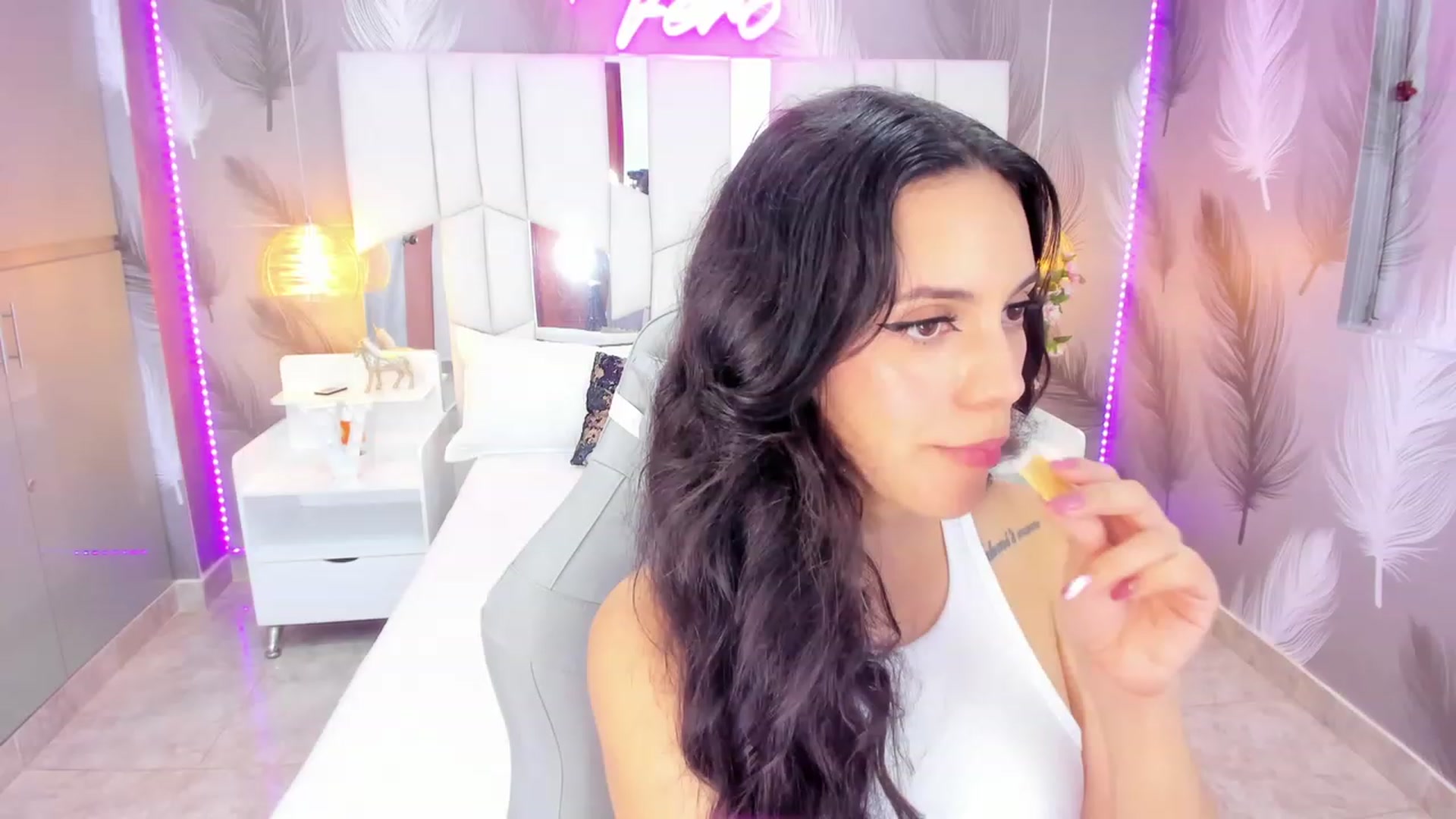 Gallery image thumbnail from SkinnyVeronik's myfreecams stream on, 02/09/2023, 15:43 image 3 of 20