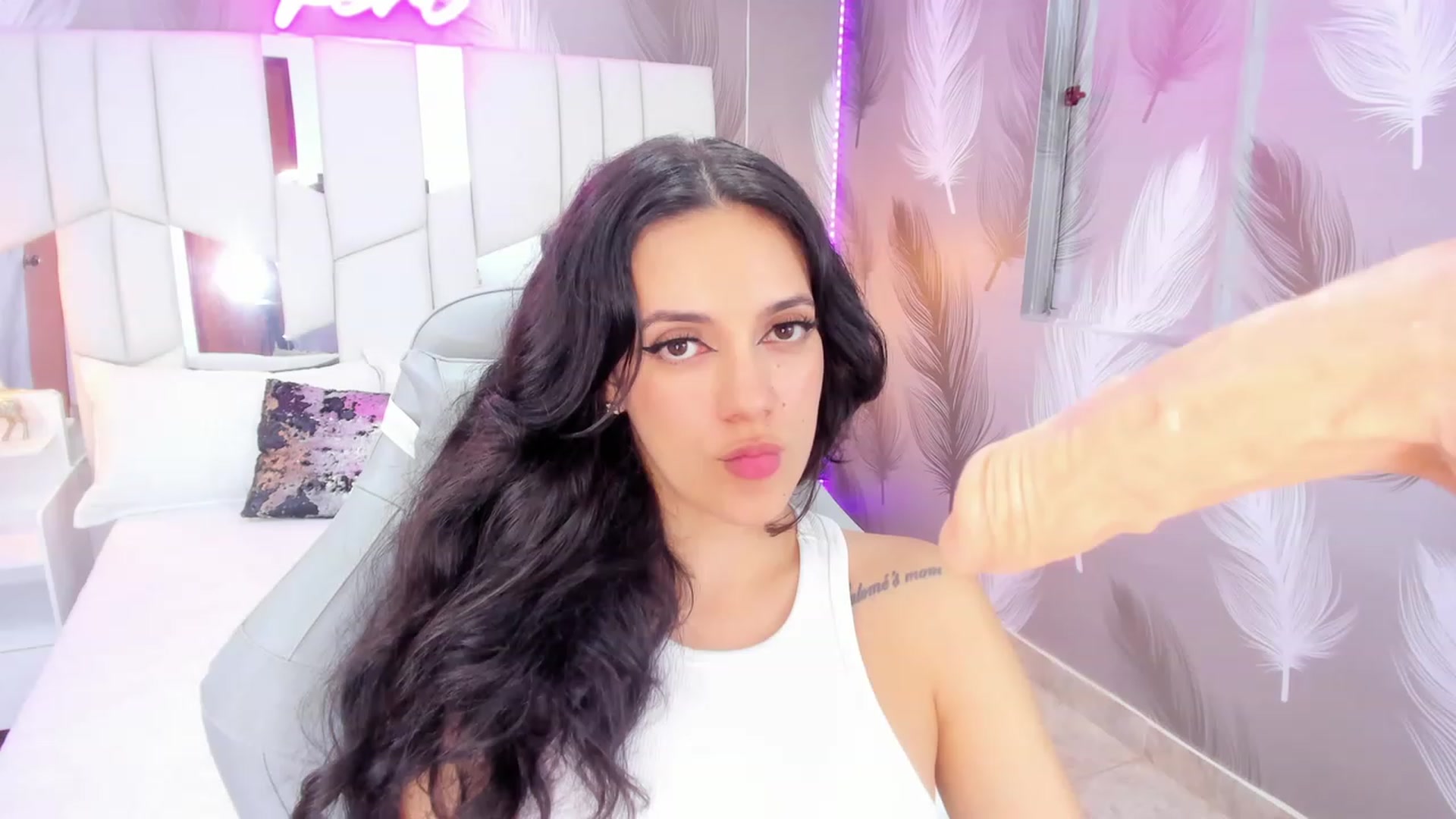 Gallery image thumbnail from SkinnyVeronik's myfreecams stream on, 02/09/2023, 15:43 image 20 of 20