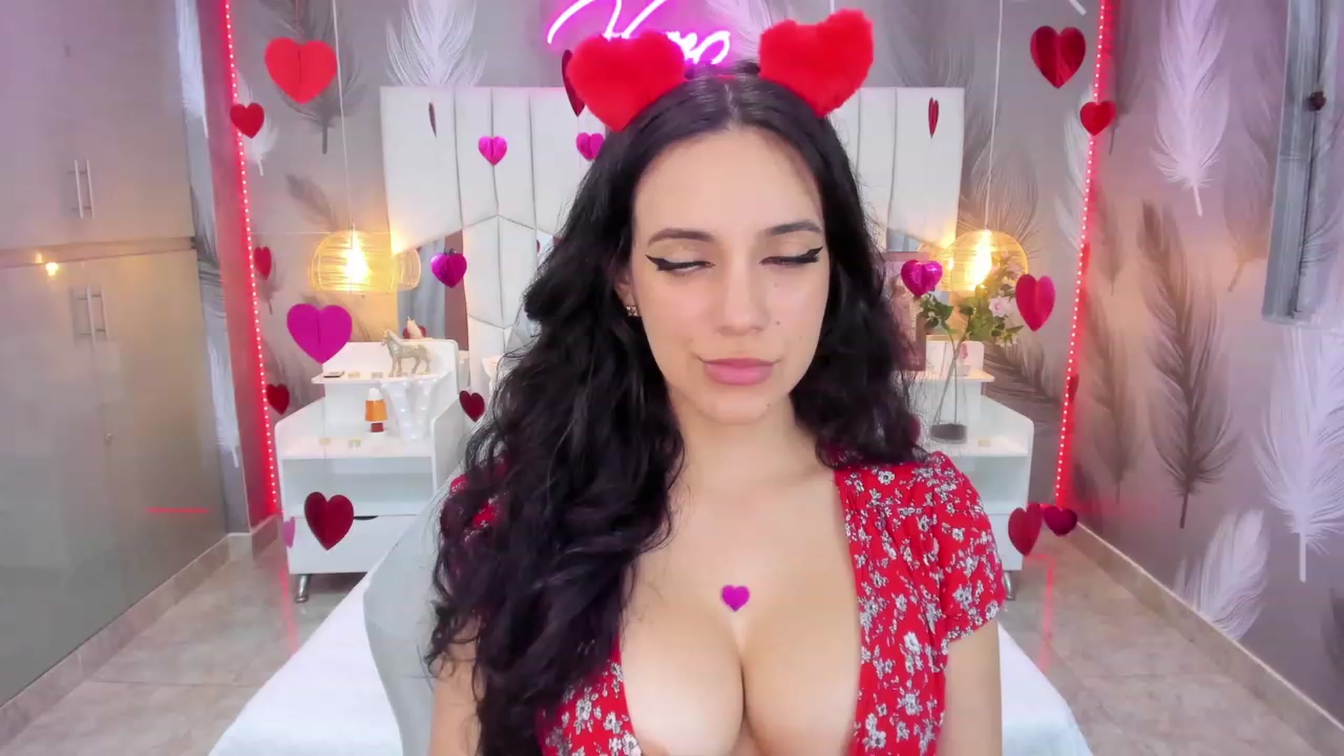 Gallery image thumbnail from SkinnyVeronik's myfreecams stream on, 02/13/2023, 12:49 image 10 of 20