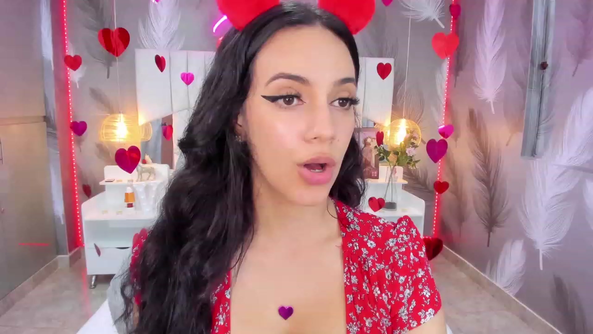 Gallery image thumbnail from SkinnyVeronik's myfreecams stream on, 02/13/2023, 12:49 image 16 of 20