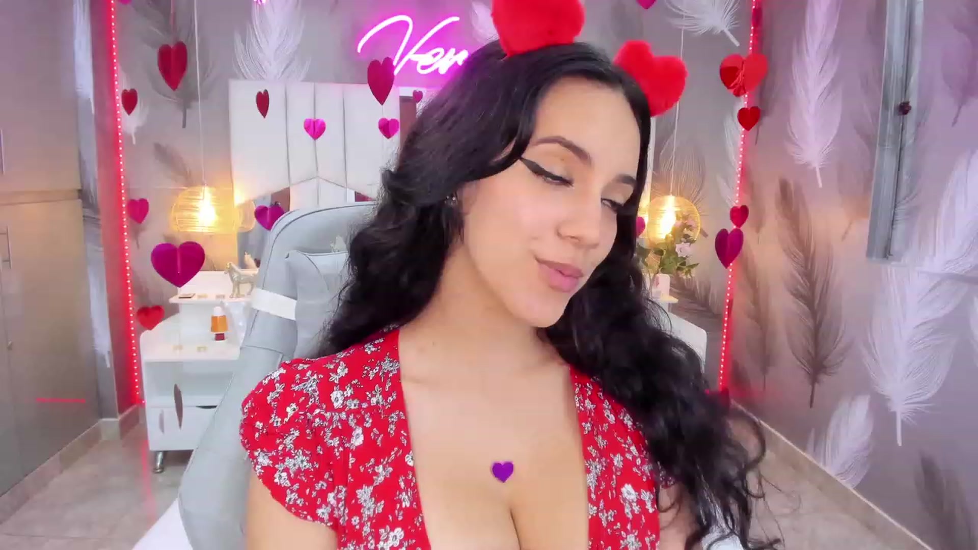 Gallery image thumbnail from SkinnyVeronik's myfreecams stream on, 02/13/2023, 12:49 image 17 of 20