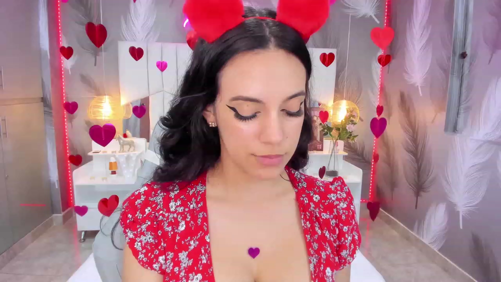 Gallery image thumbnail from SkinnyVeronik's myfreecams stream on, 02/13/2023, 12:49 image 15 of 20