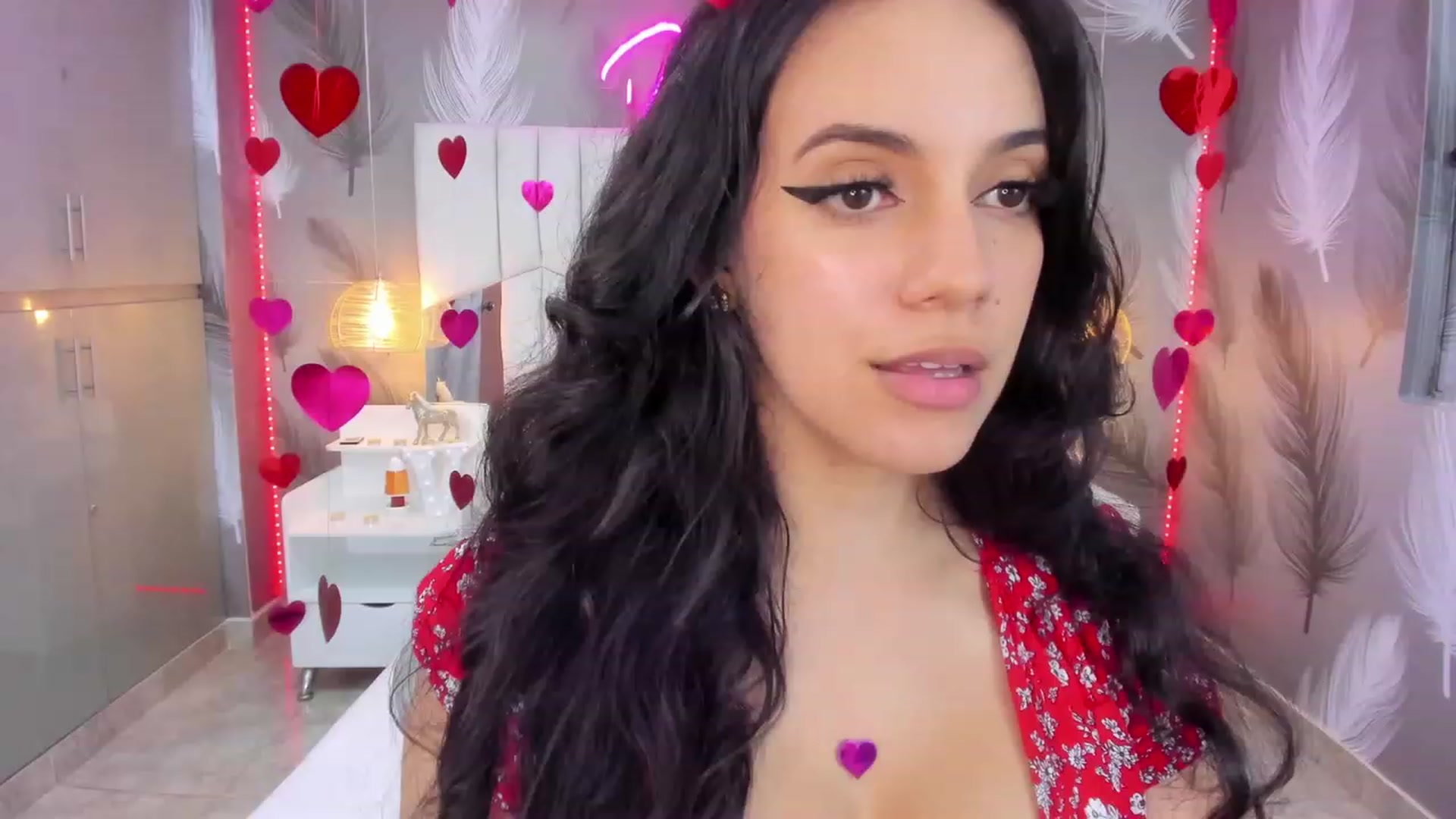 Gallery image thumbnail from SkinnyVeronik's myfreecams stream on, 02/13/2023, 12:49 image 18 of 20